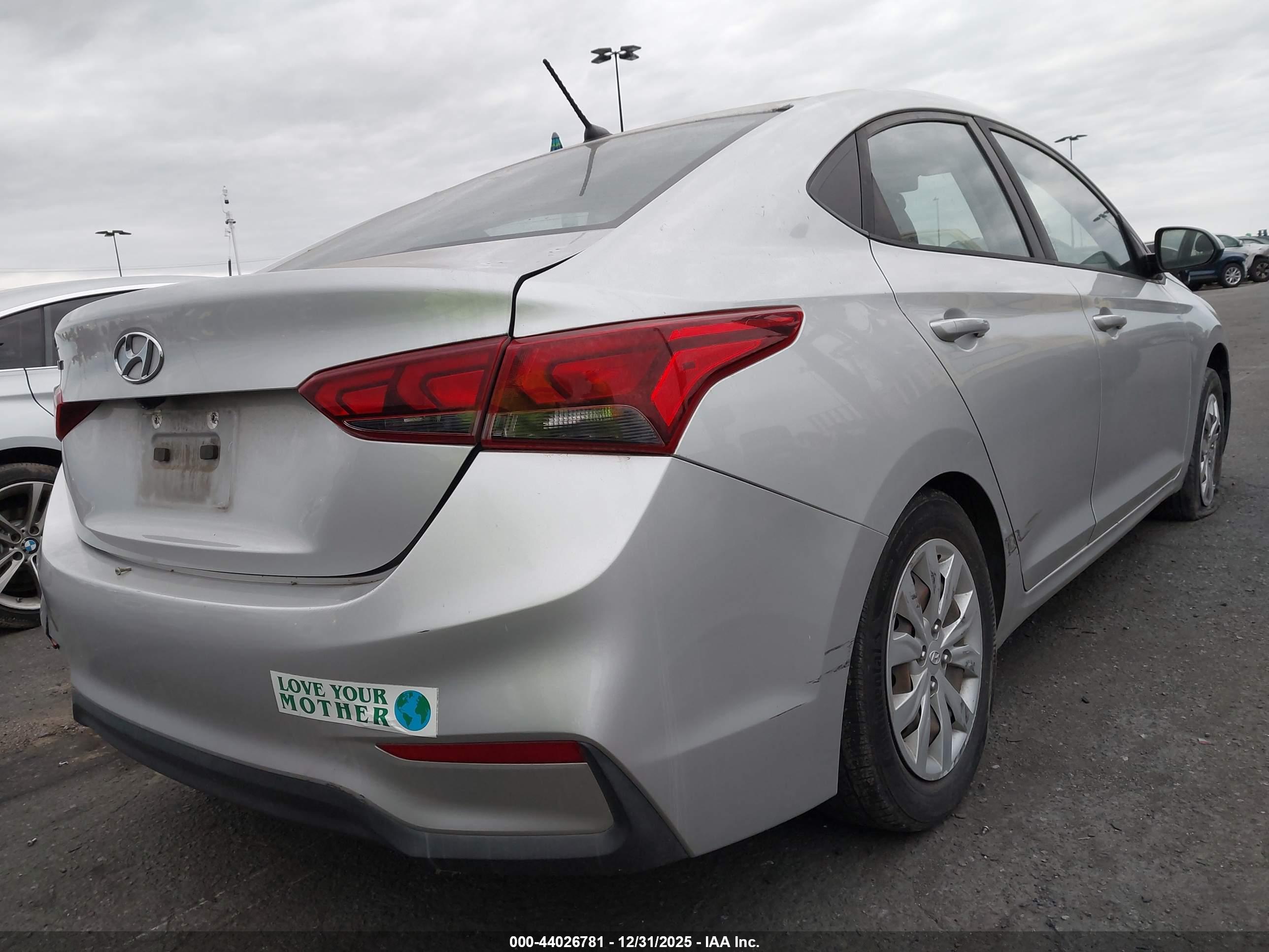 HYUNDAI ACCENT image 4