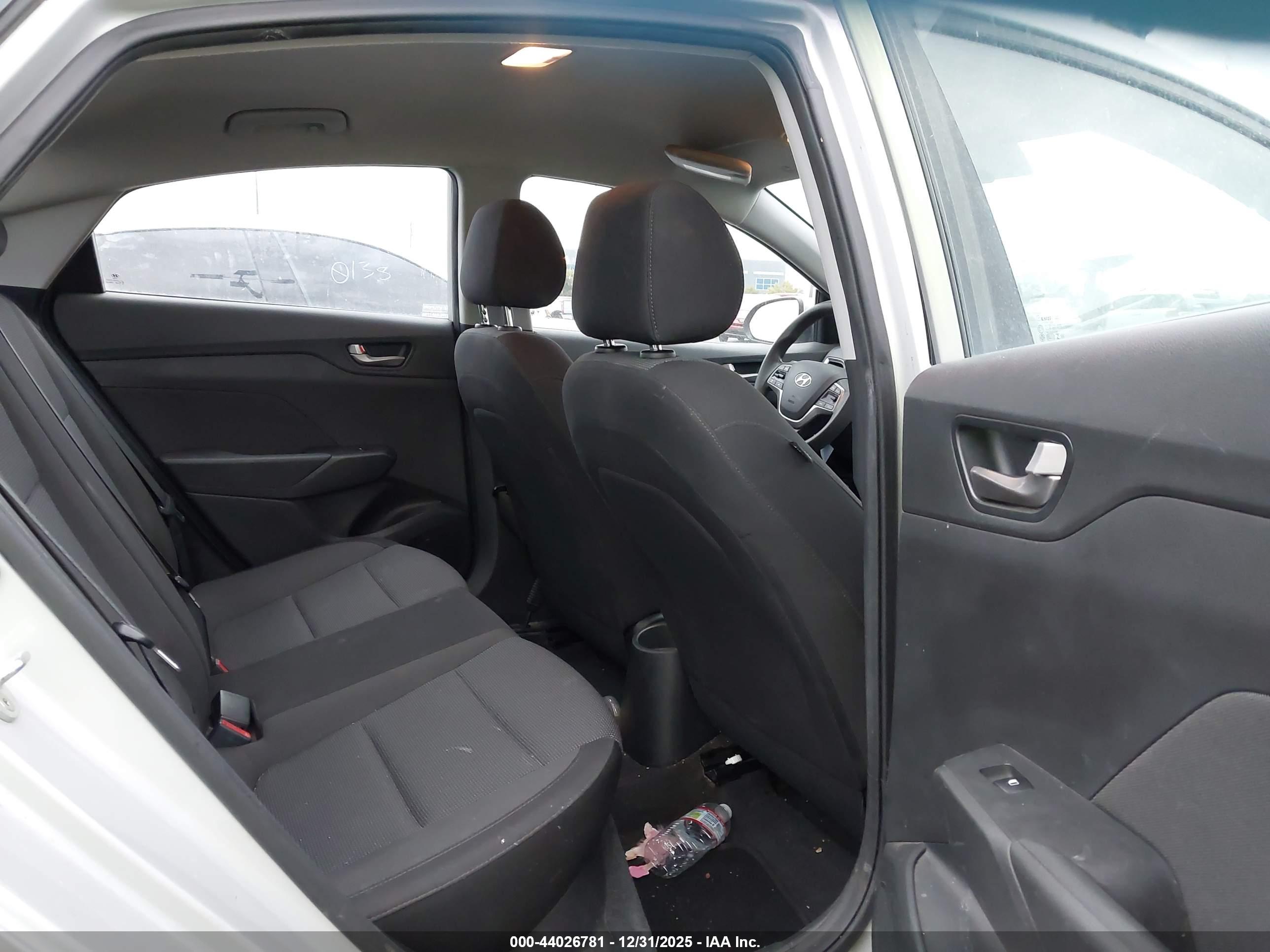 HYUNDAI ACCENT image 8