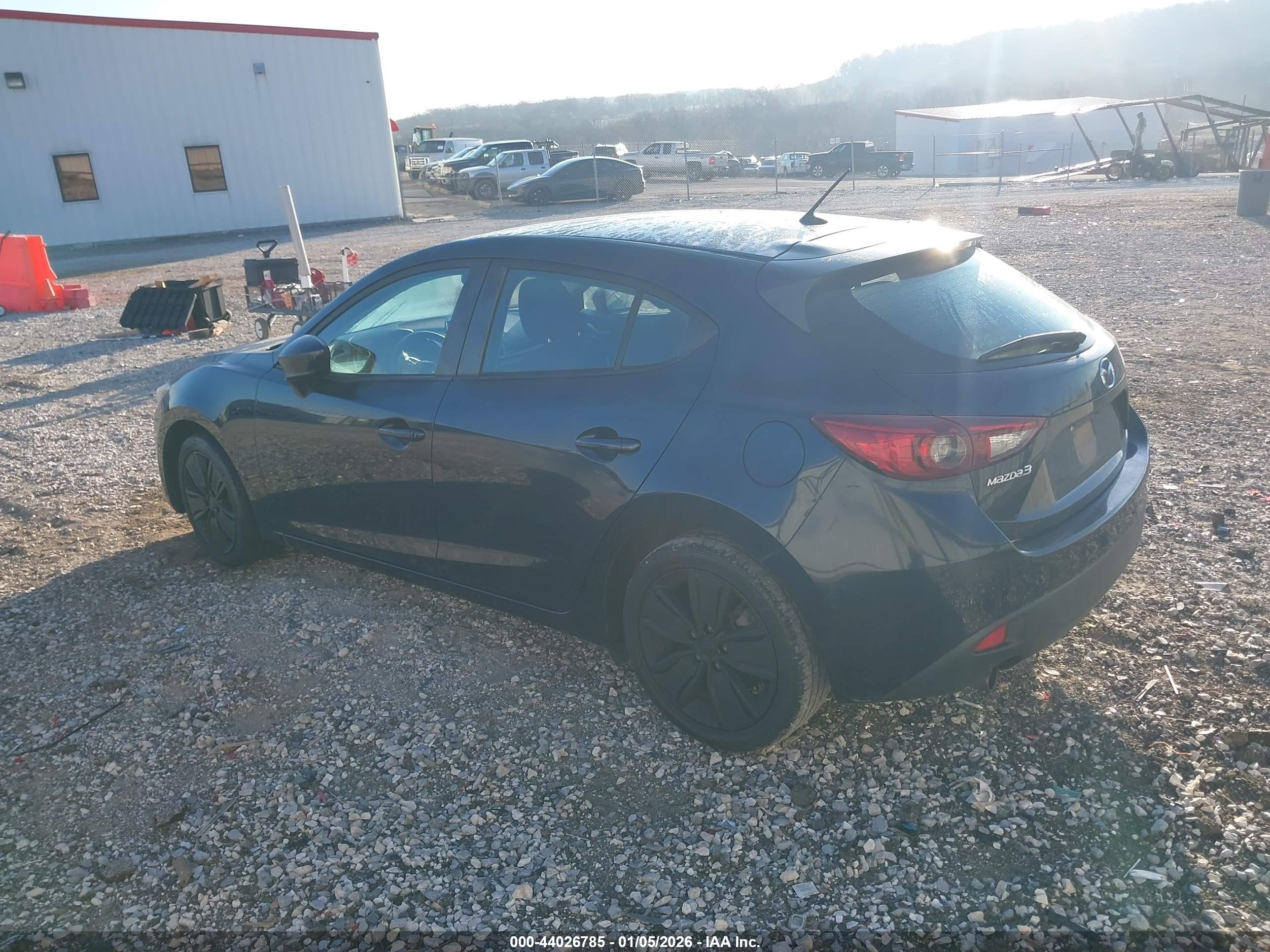 MAZDA MAZDA3 image 3