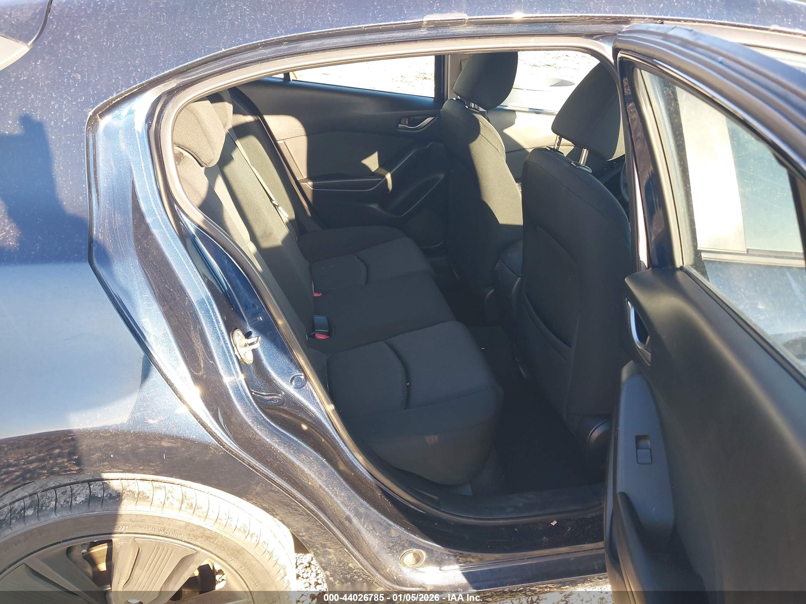 MAZDA MAZDA3 image 8
