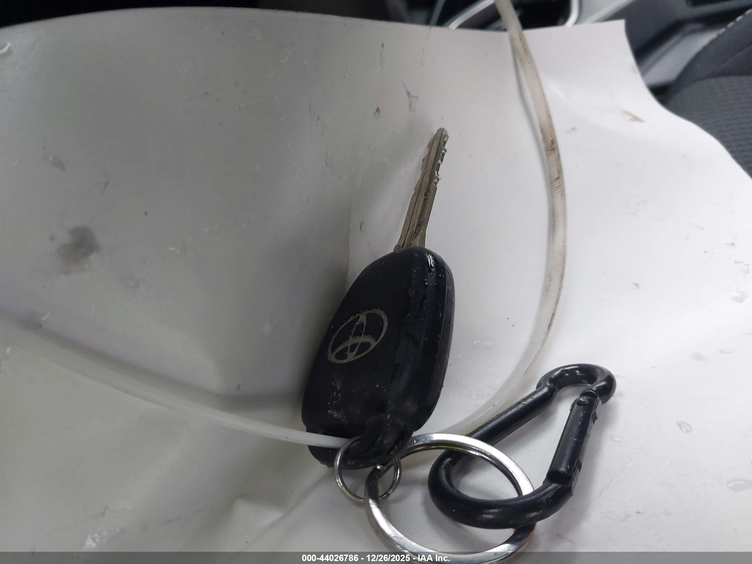 TOYOTA RAV4 image 11