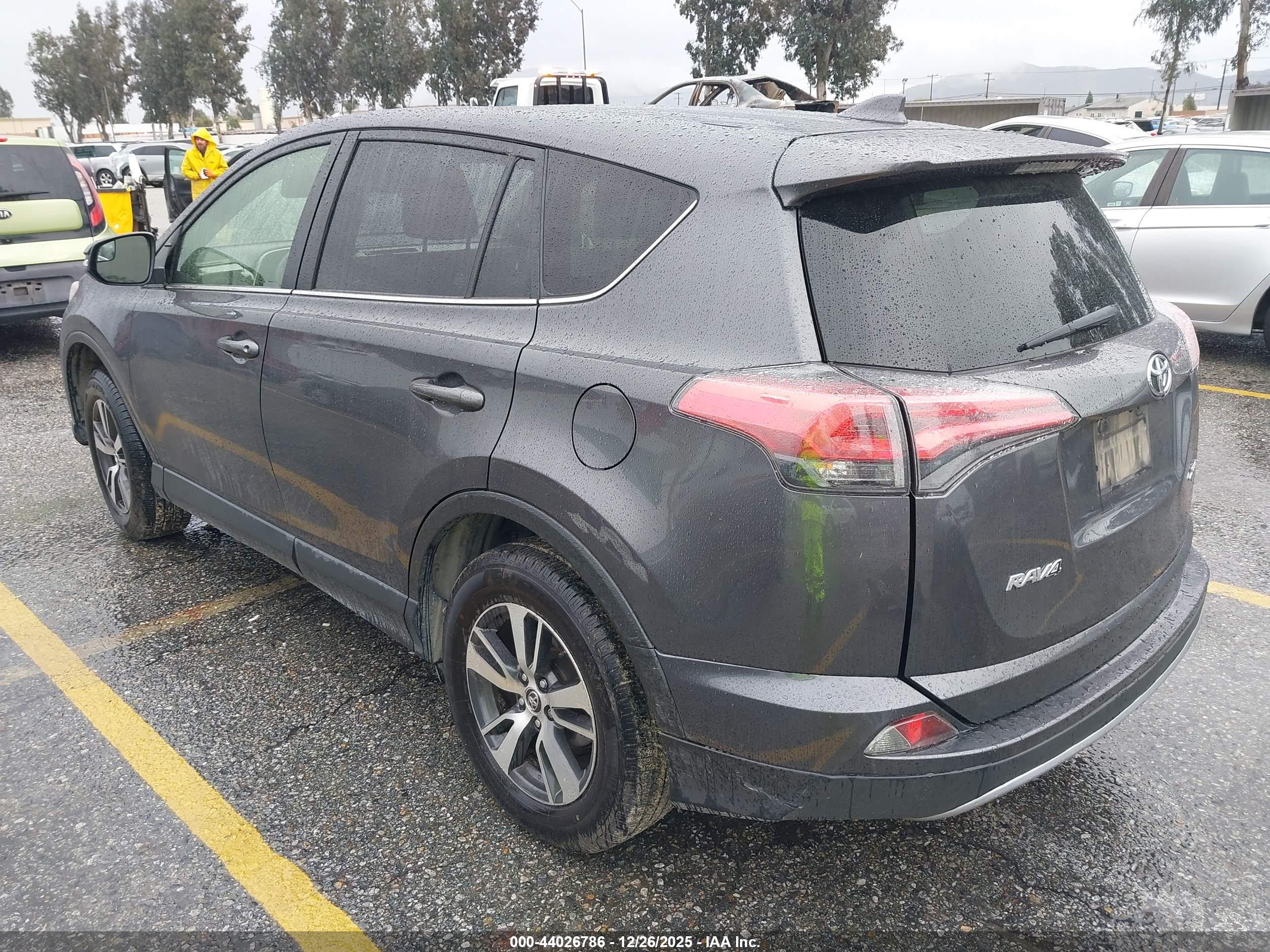 TOYOTA RAV4 image 3