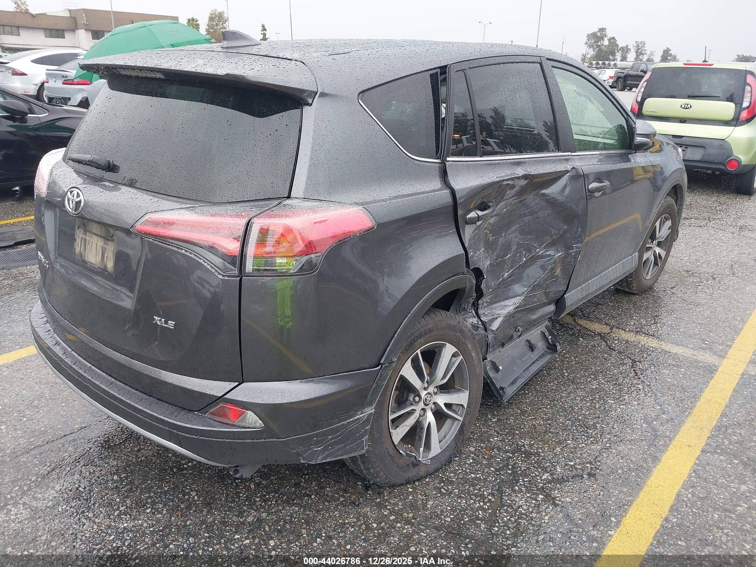 TOYOTA RAV4 image 4