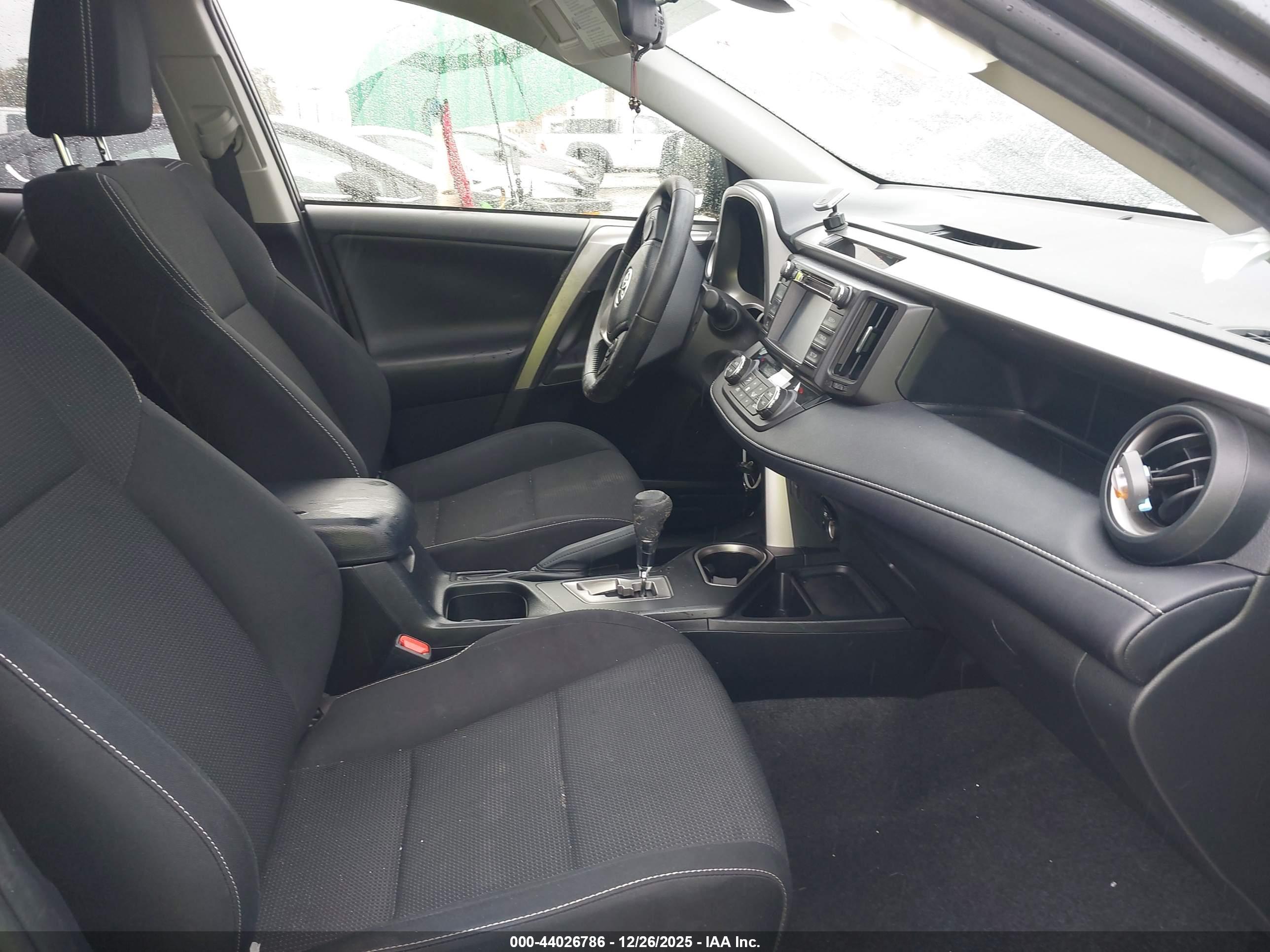 TOYOTA RAV4 image 5