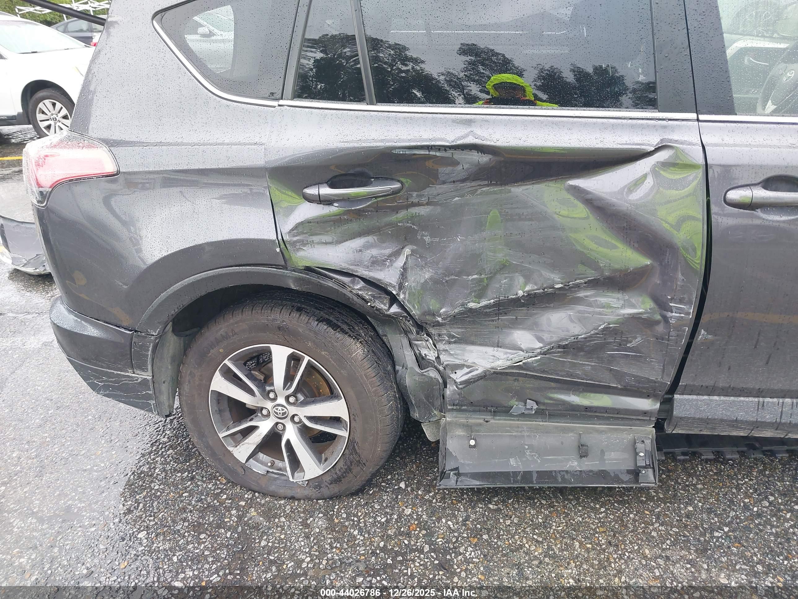 TOYOTA RAV4 image 6
