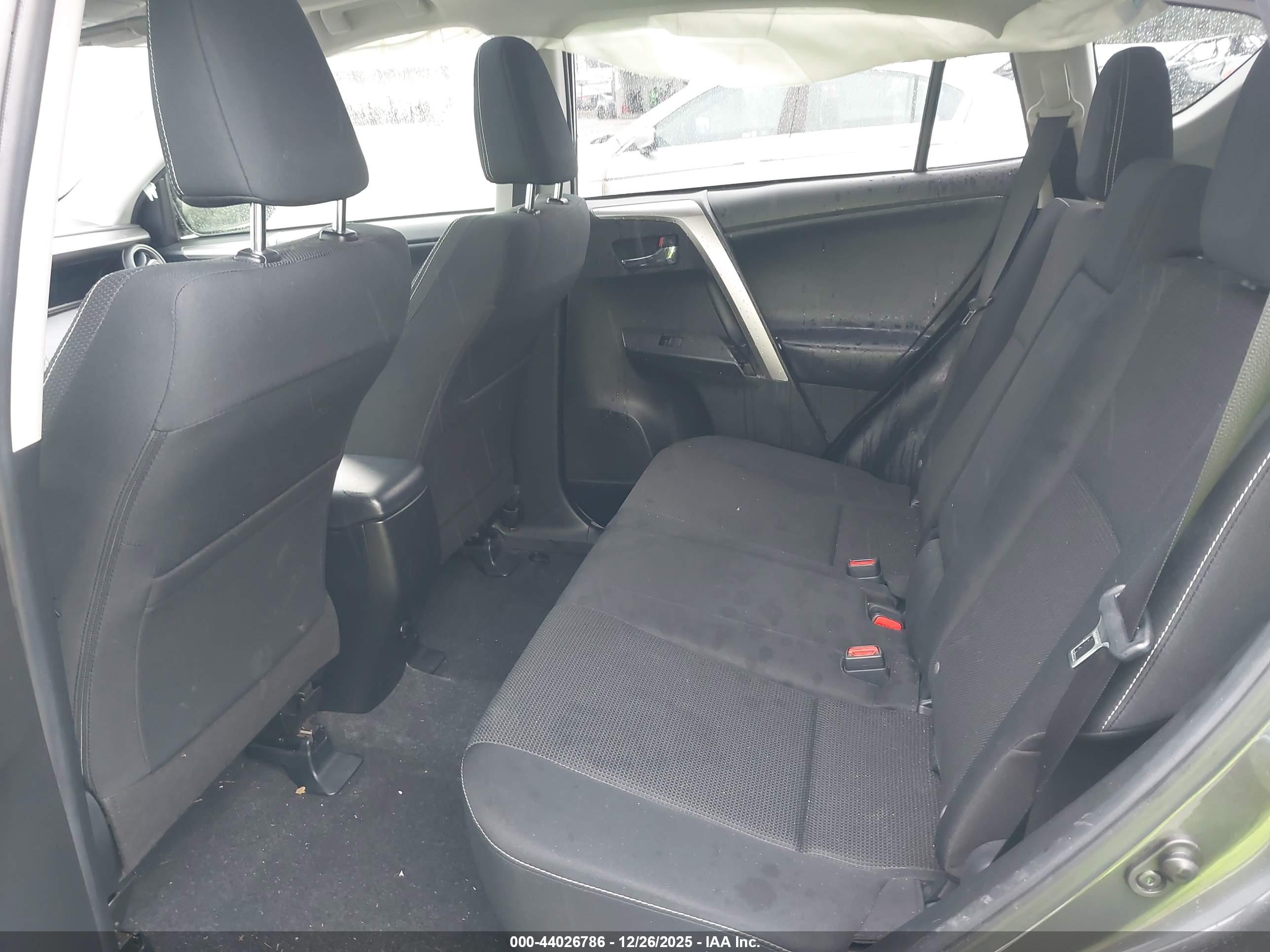 TOYOTA RAV4 image 8