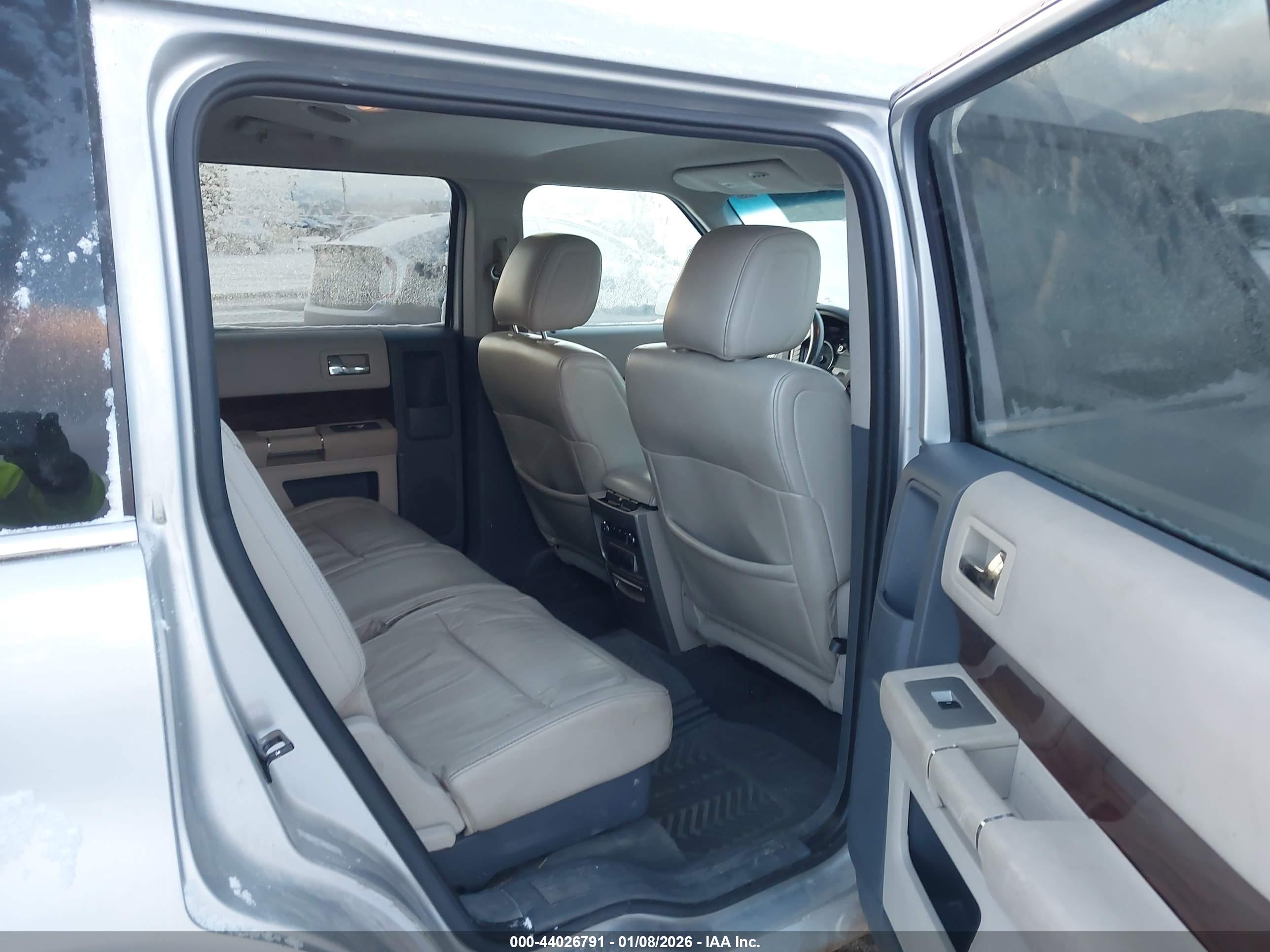 FORD FLEX image 8