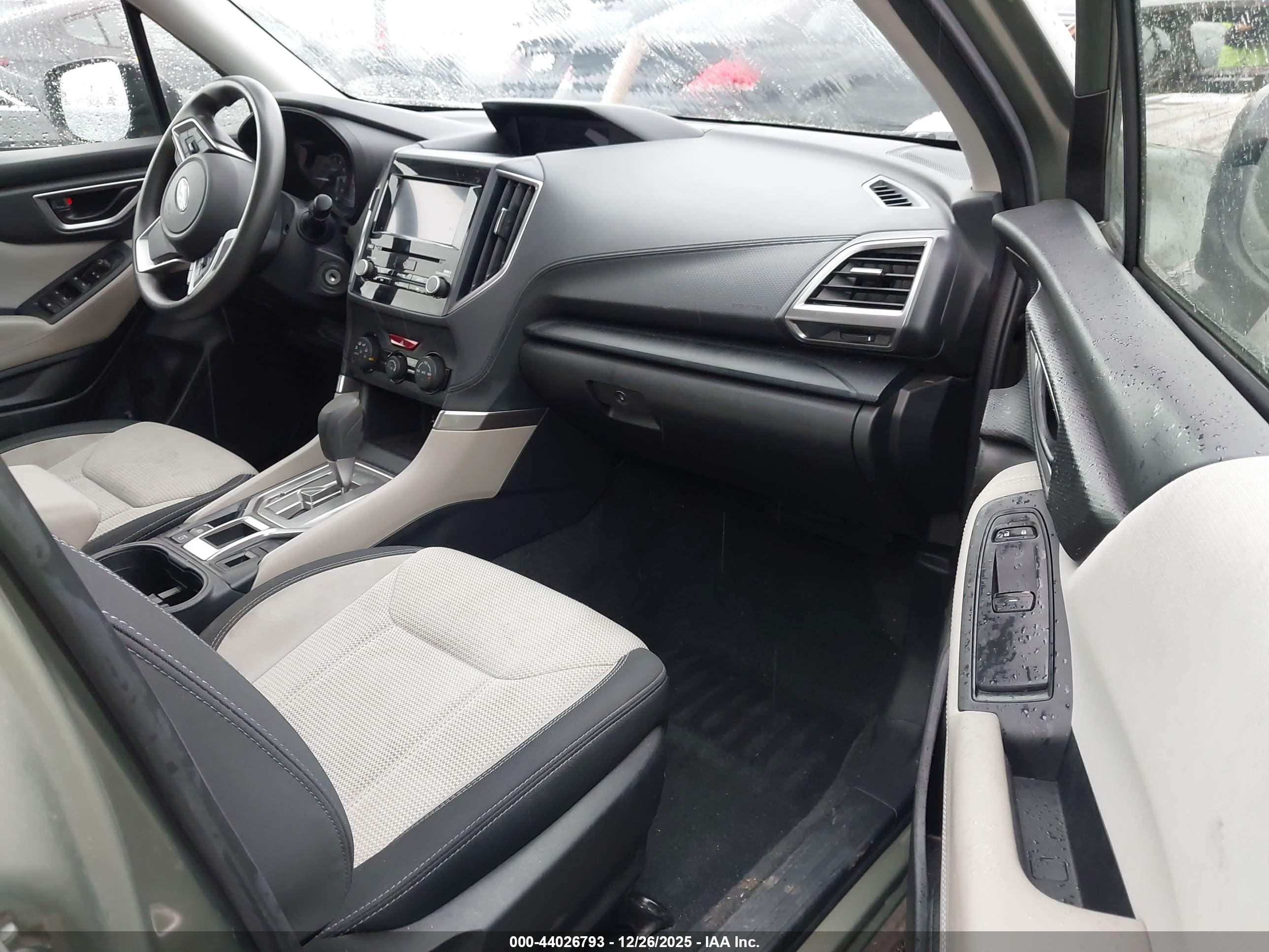 SUBARU FORESTER image 5