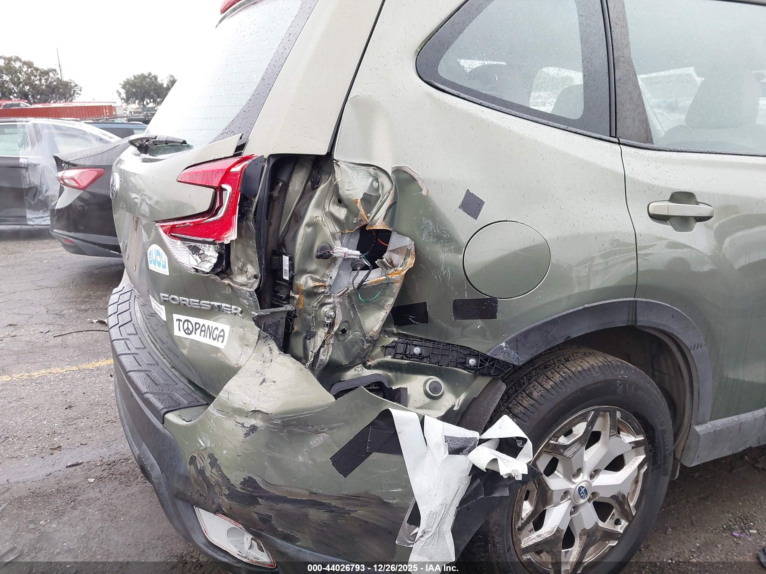 SUBARU FORESTER image 6