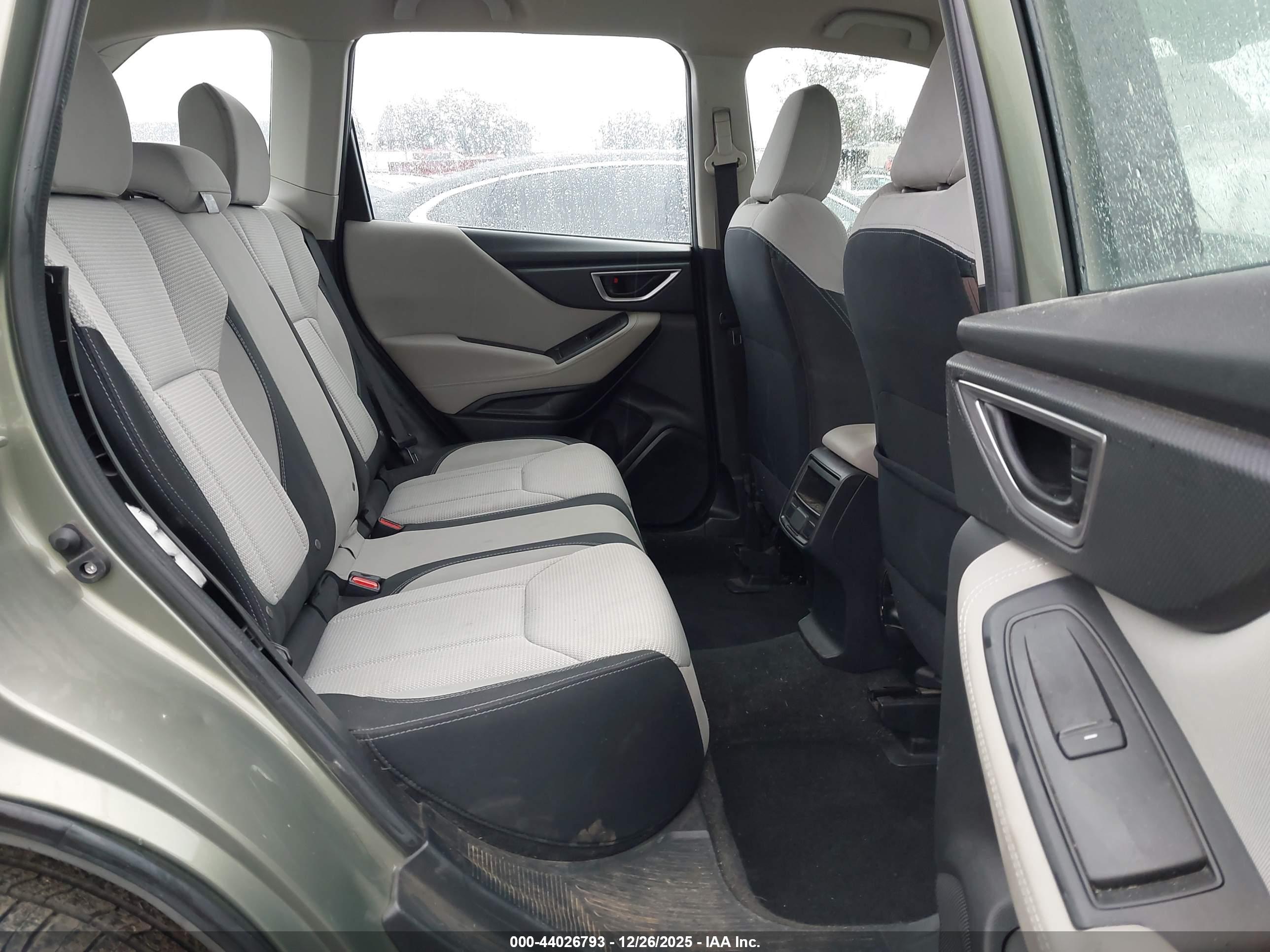 SUBARU FORESTER image 8
