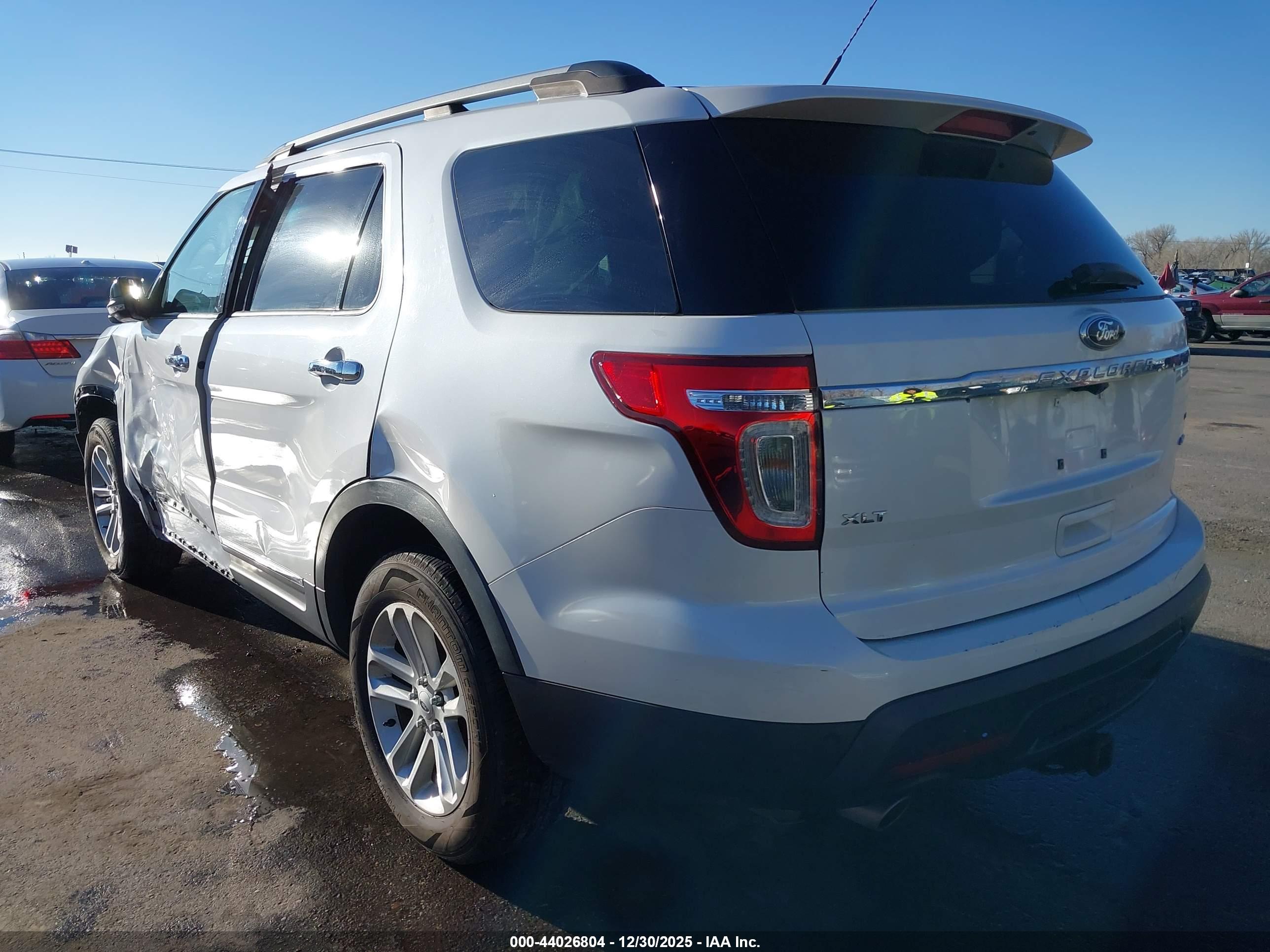 FORD EXPLORER image 3