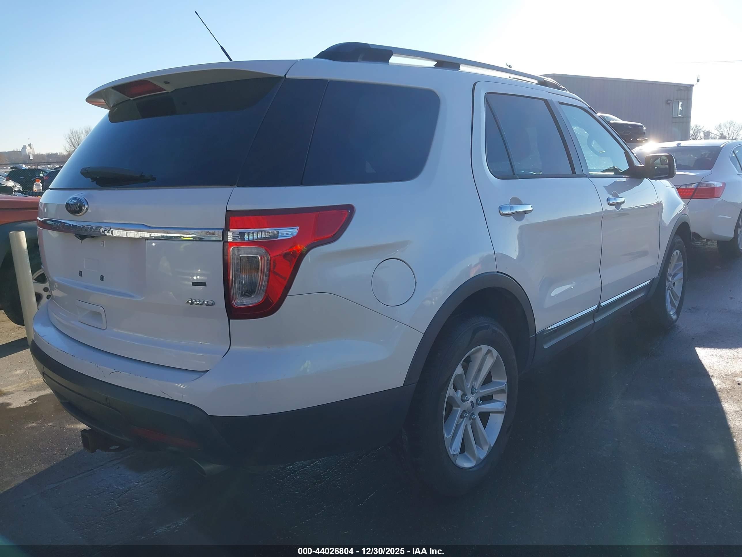 FORD EXPLORER image 4