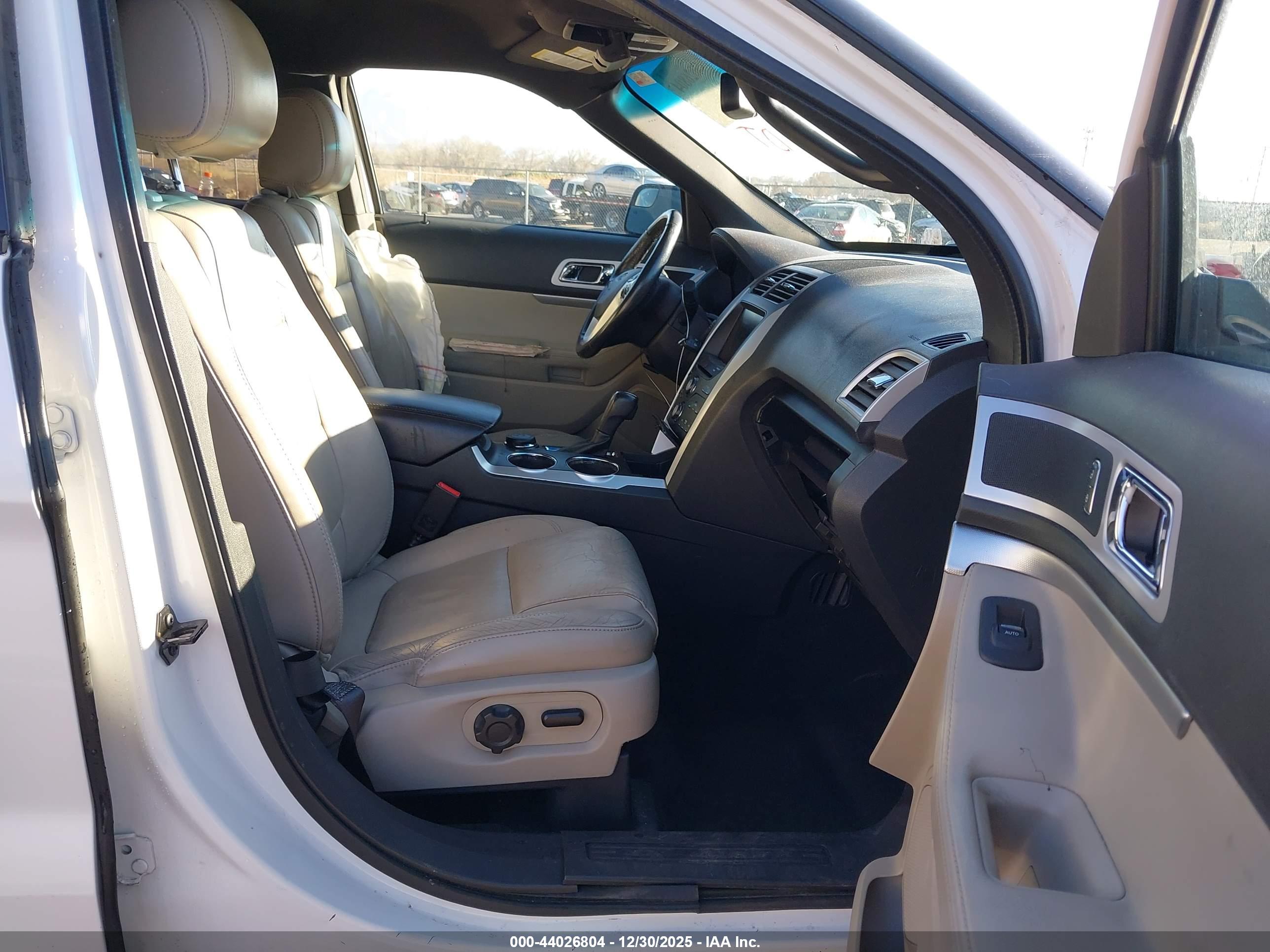 FORD EXPLORER image 5