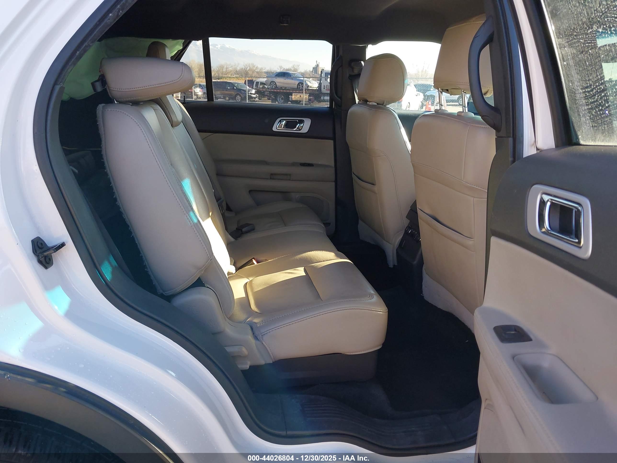FORD EXPLORER image 8