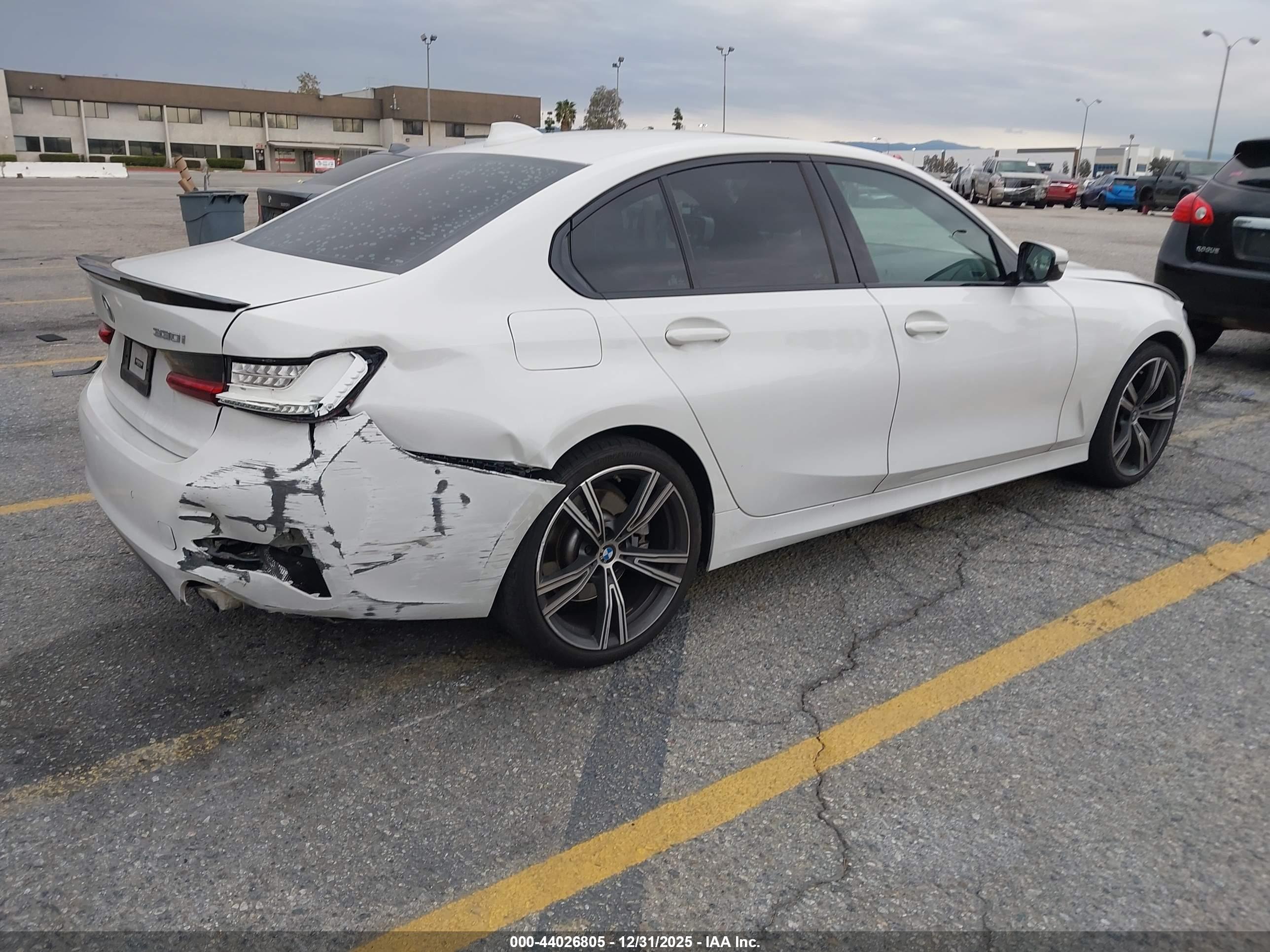 BMW 330I image 4
