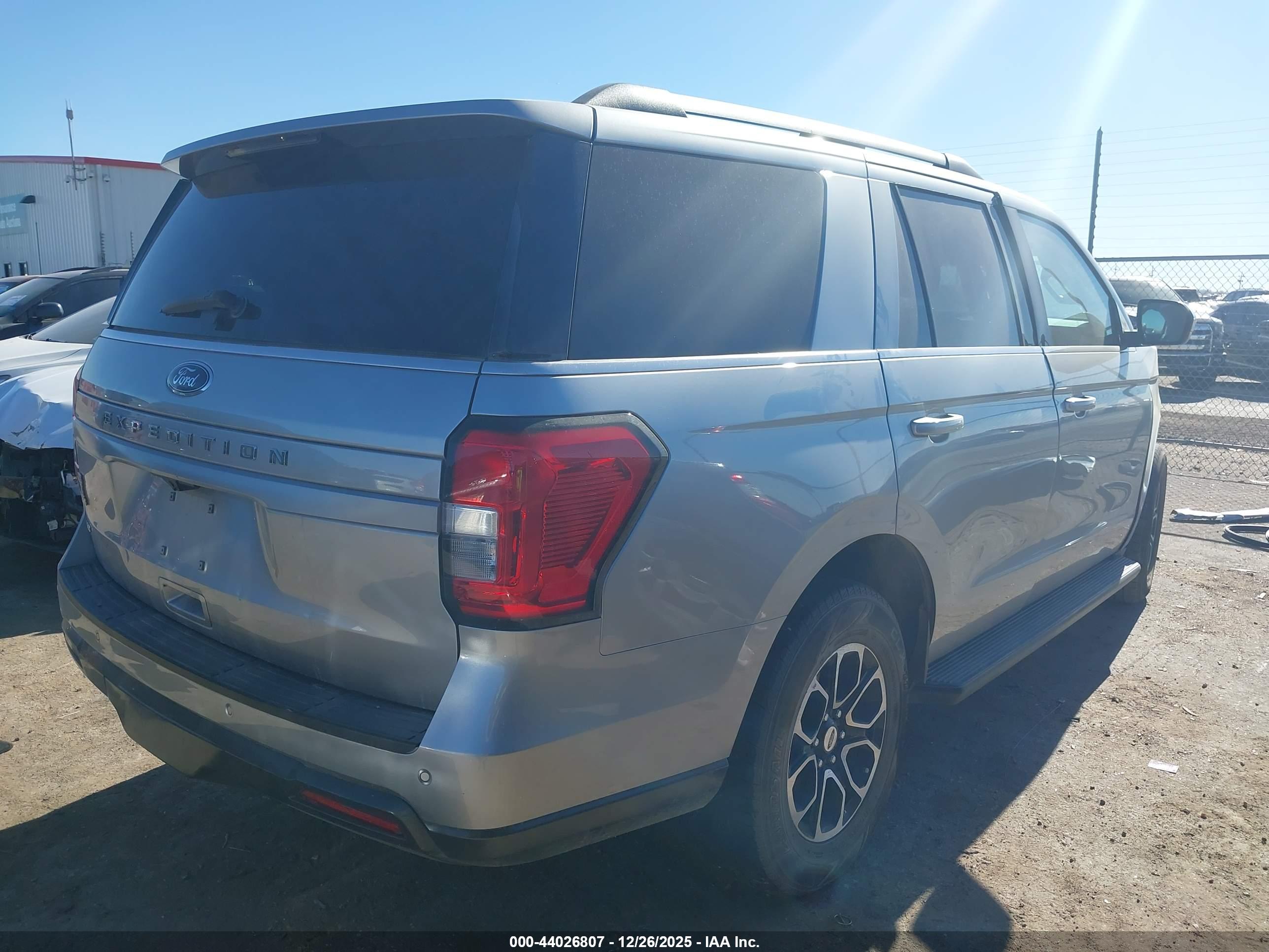 FORD EXPEDITION image 4
