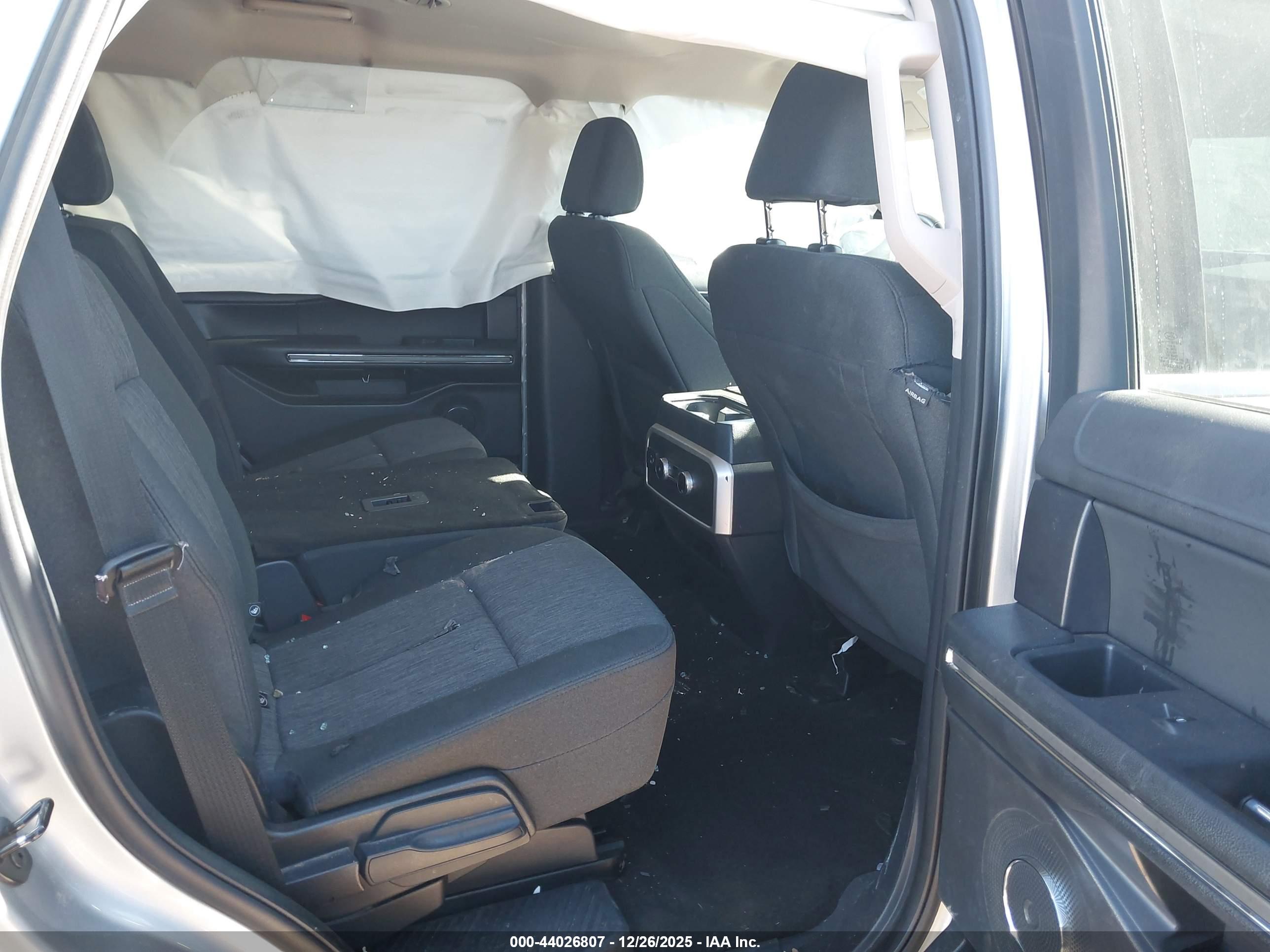FORD EXPEDITION image 8