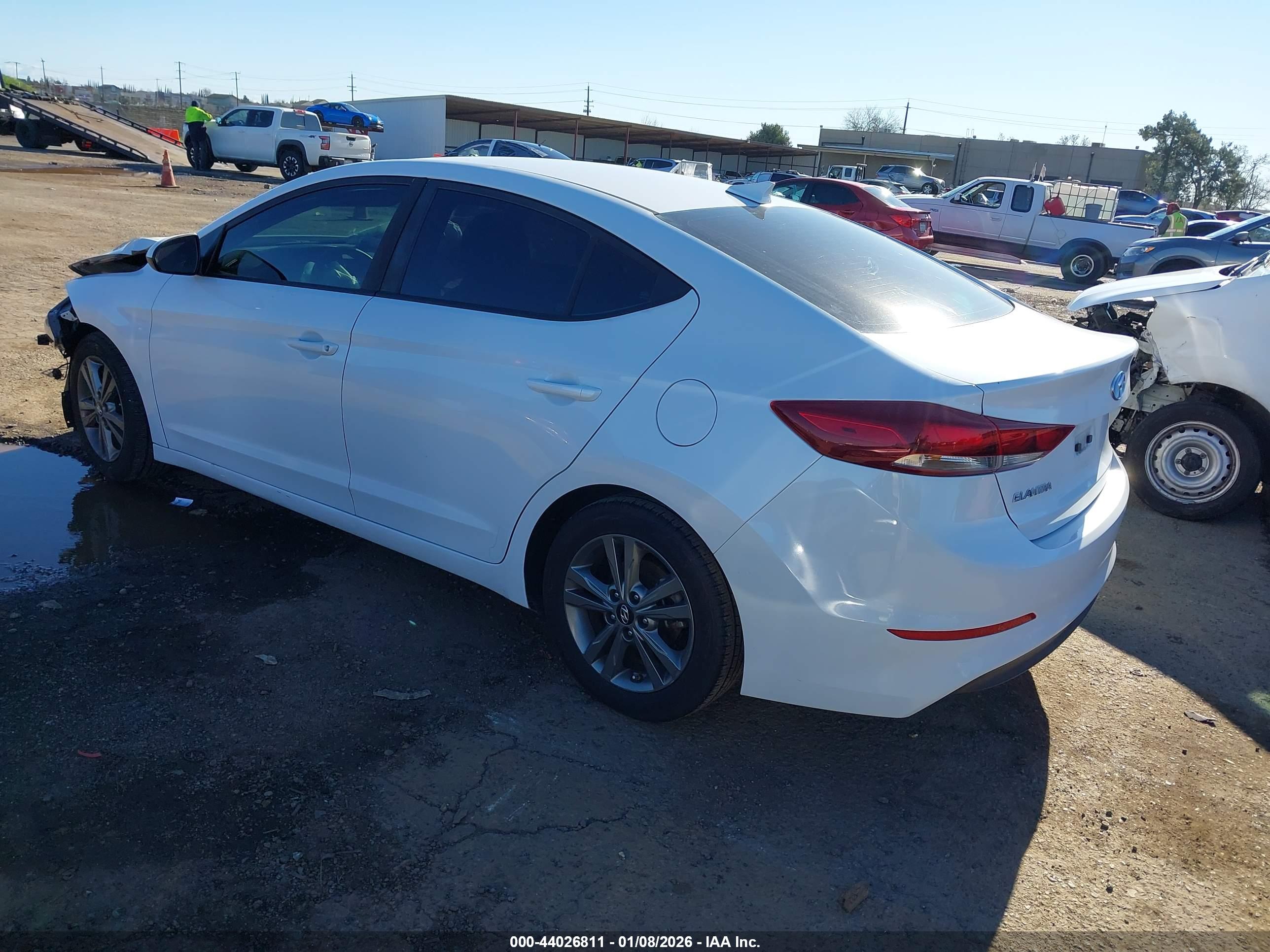 HYUNDAI ELANTRA image 3