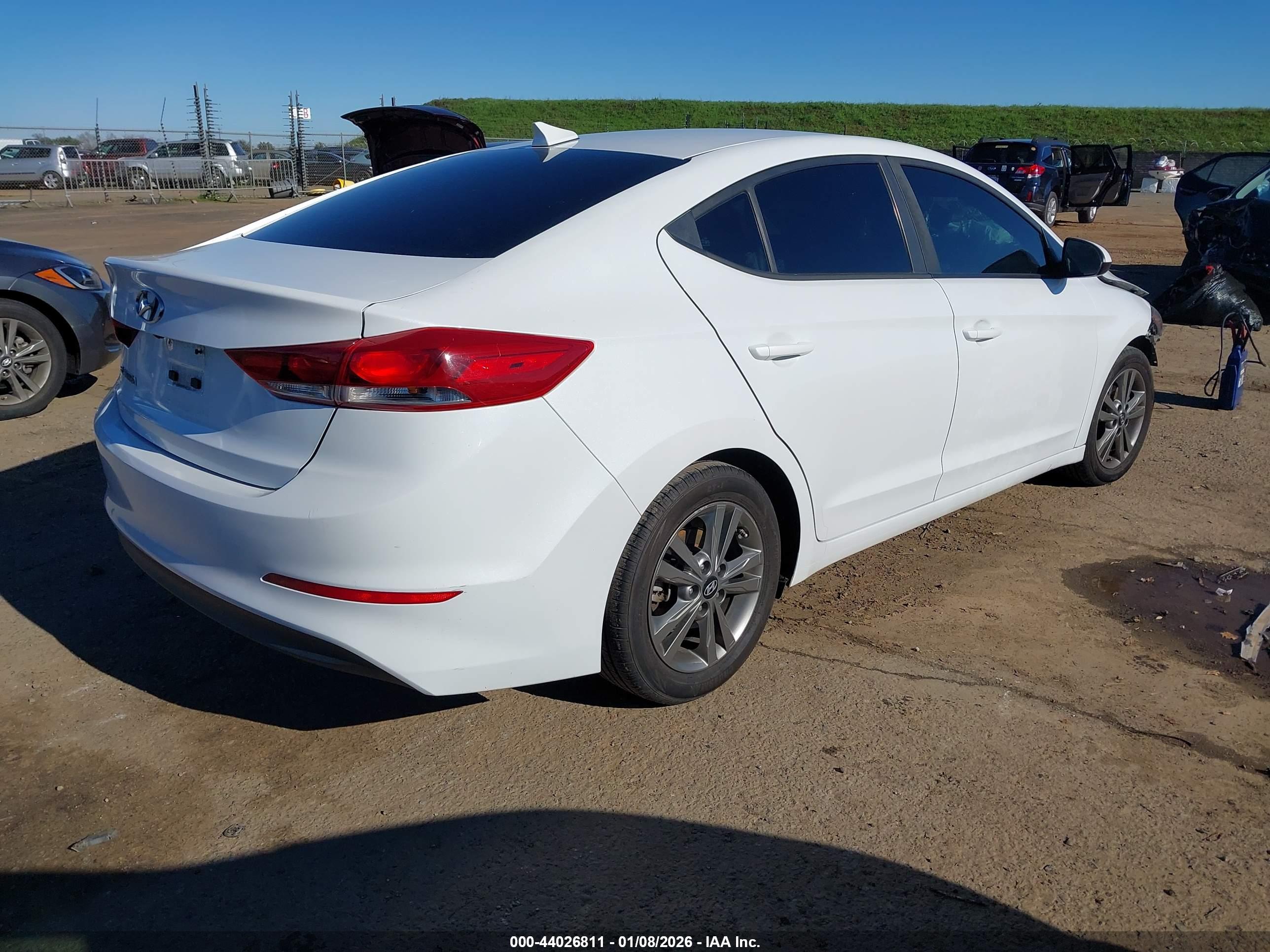 HYUNDAI ELANTRA image 4