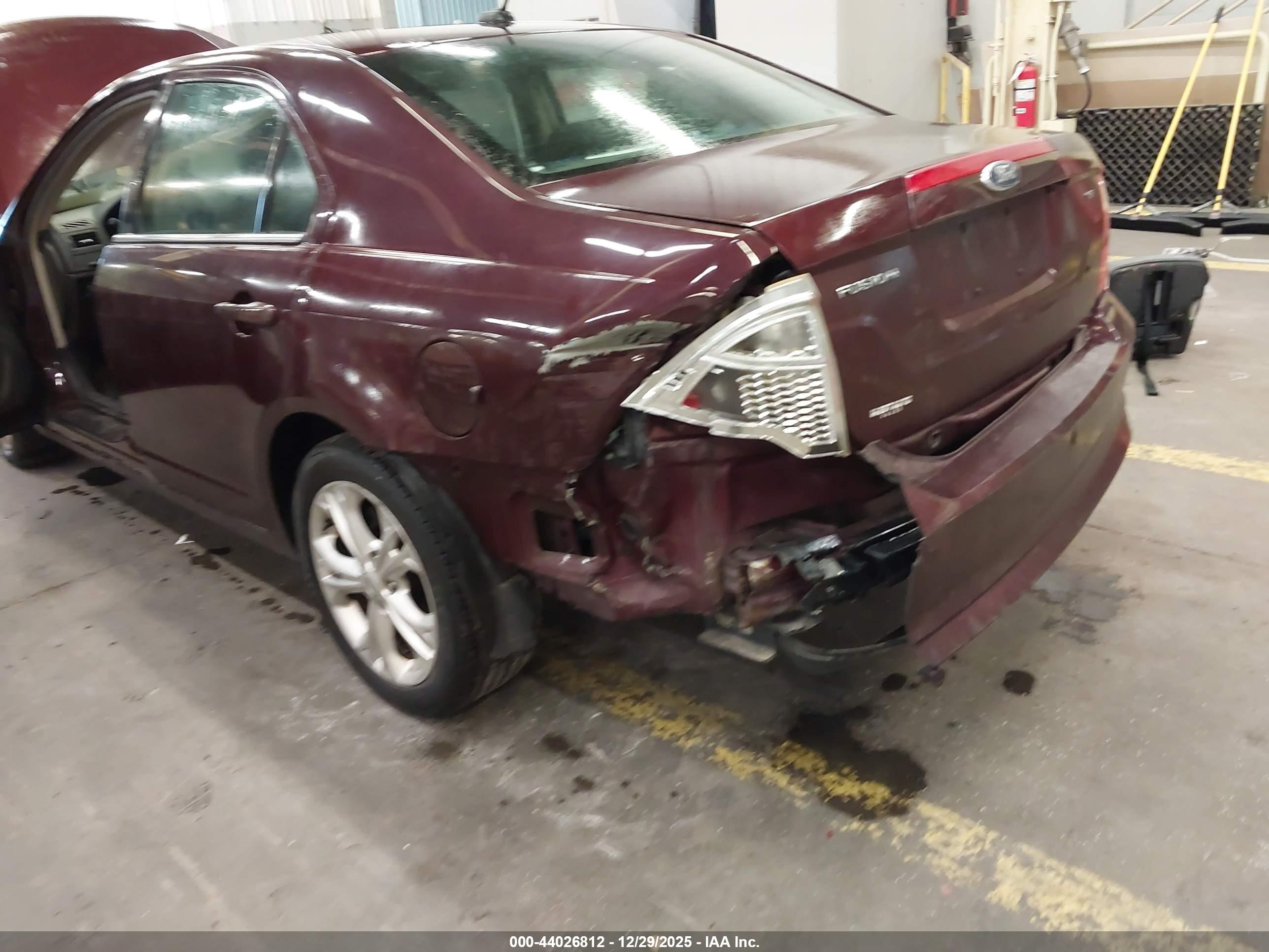 FORD FUSION image 6