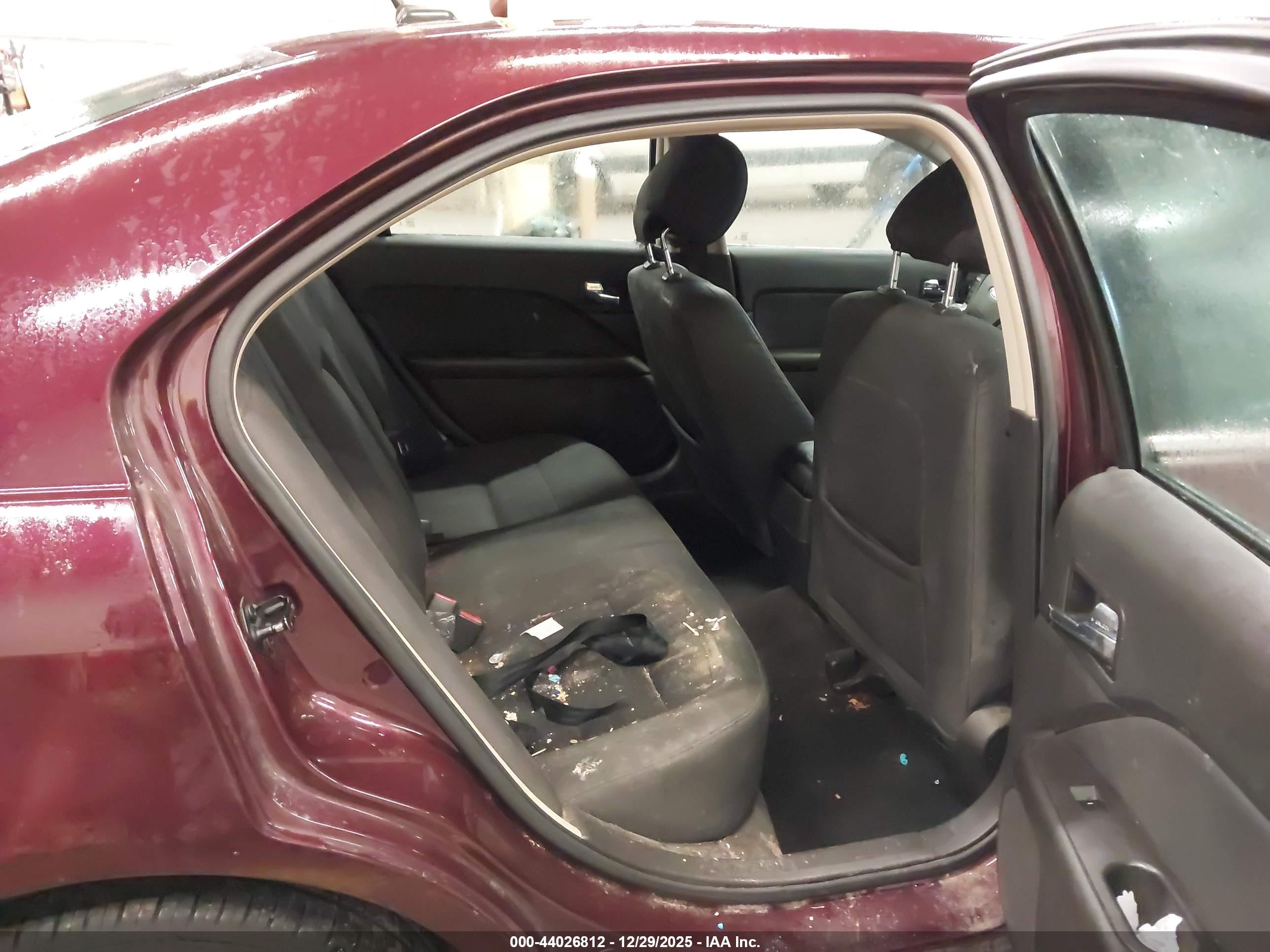 FORD FUSION image 8