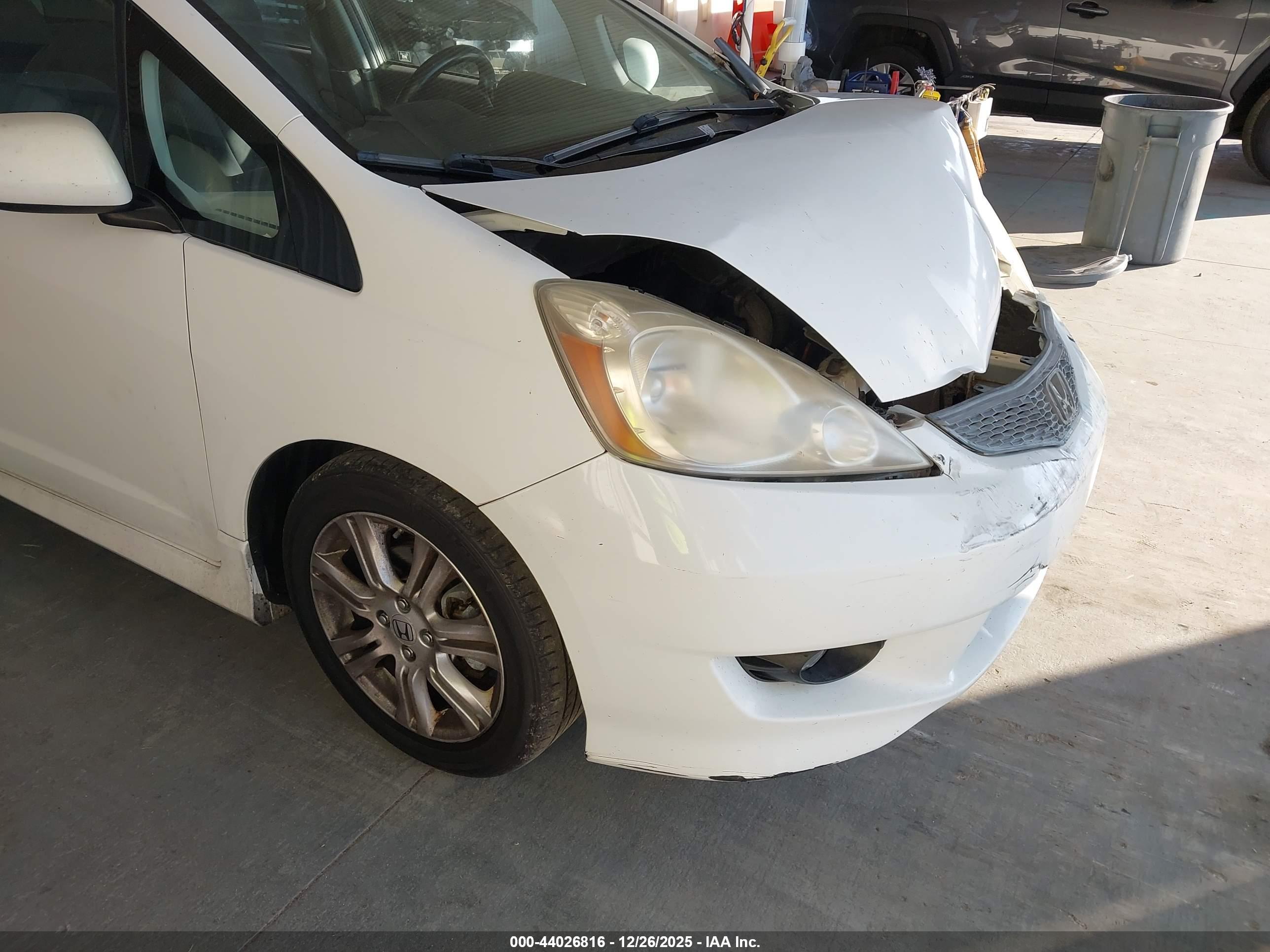HONDA FIT image 6