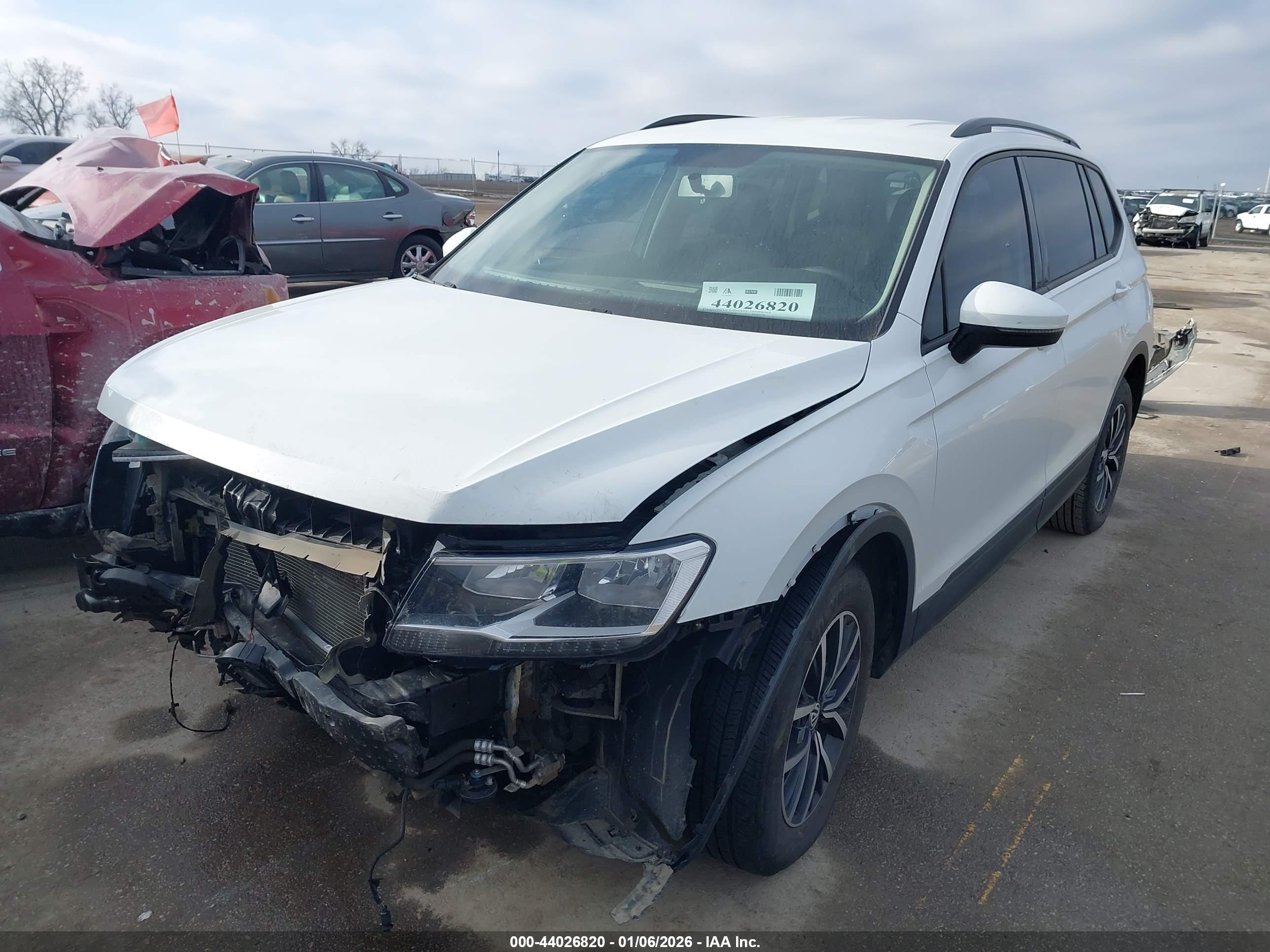 VOLKSWAGEN TIGUAN image 2