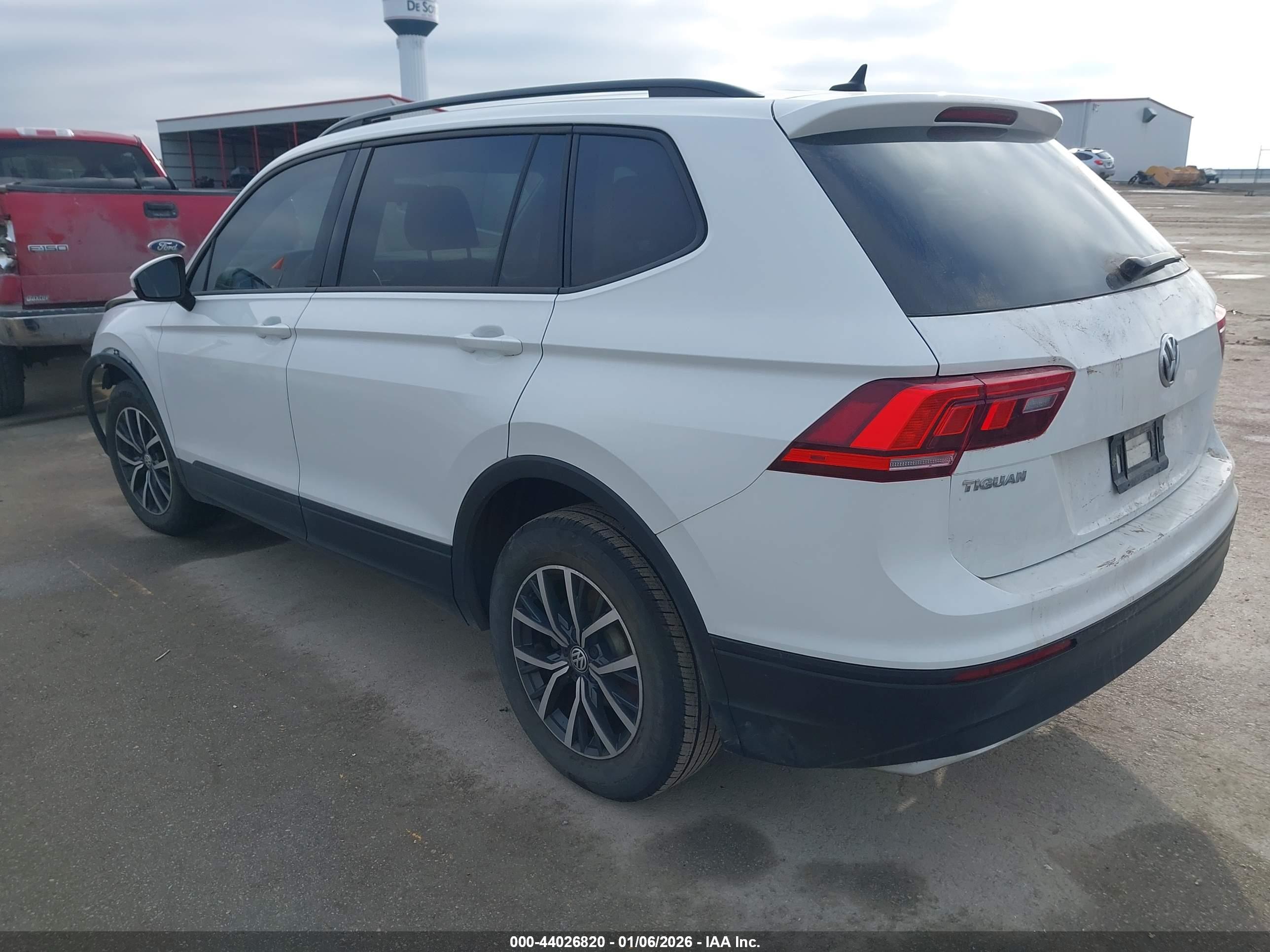 VOLKSWAGEN TIGUAN image 3