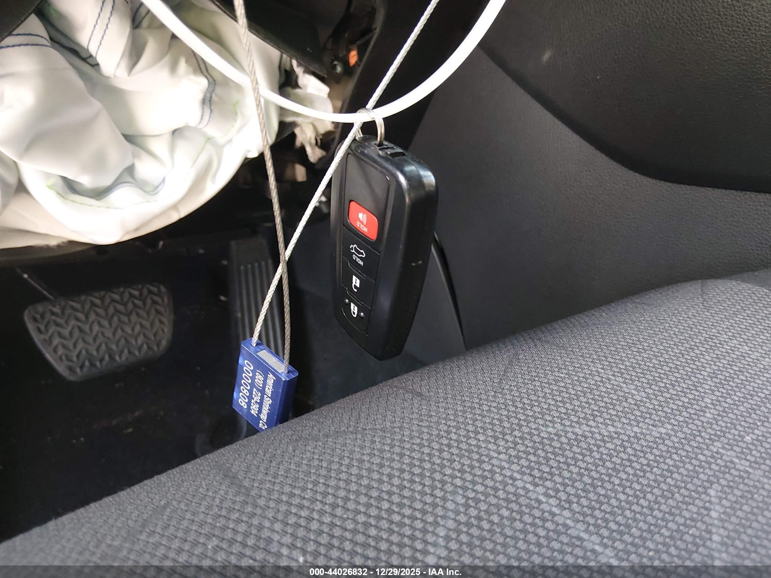 TOYOTA RAV4 image 11