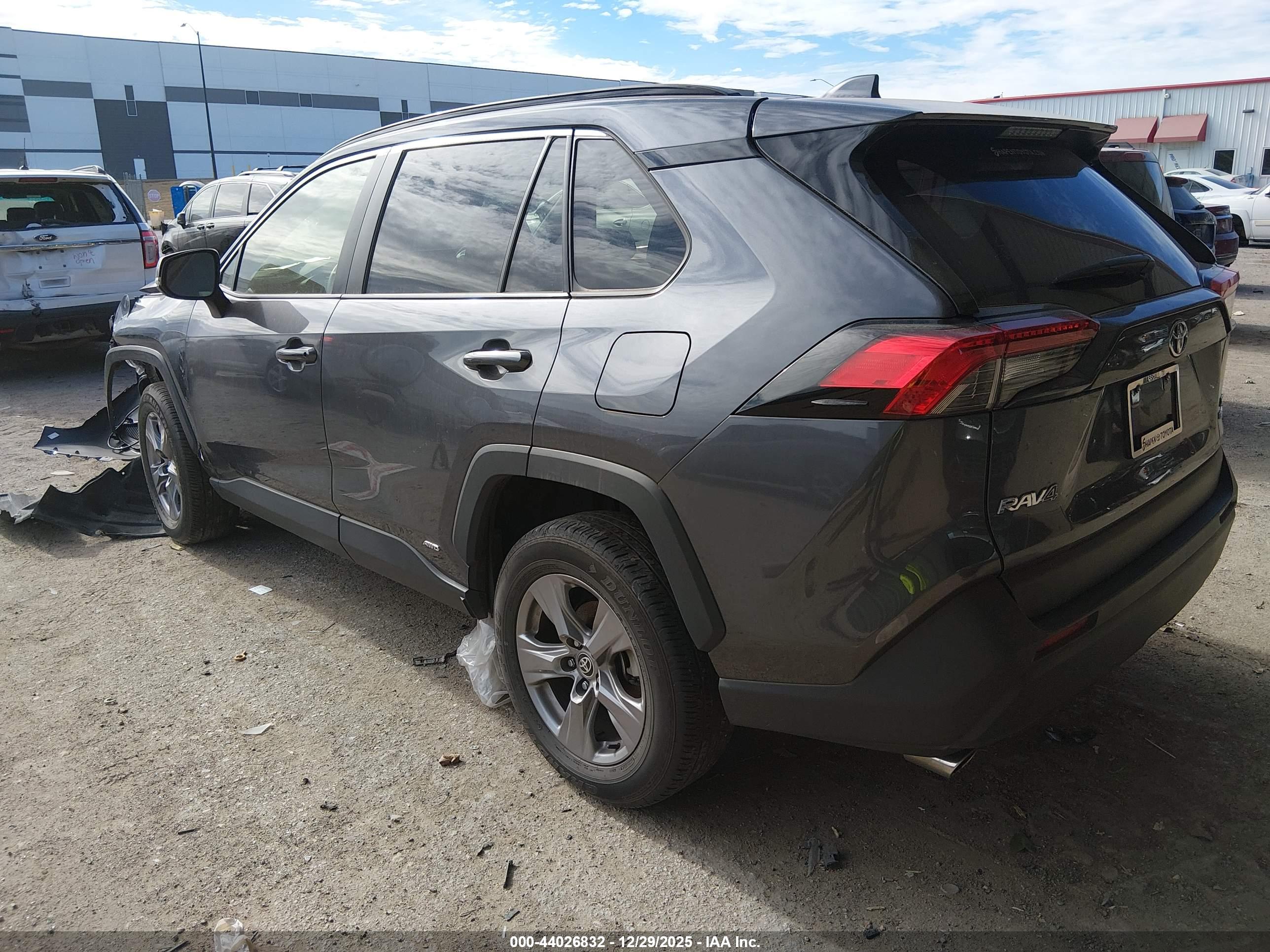 TOYOTA RAV4 image 3