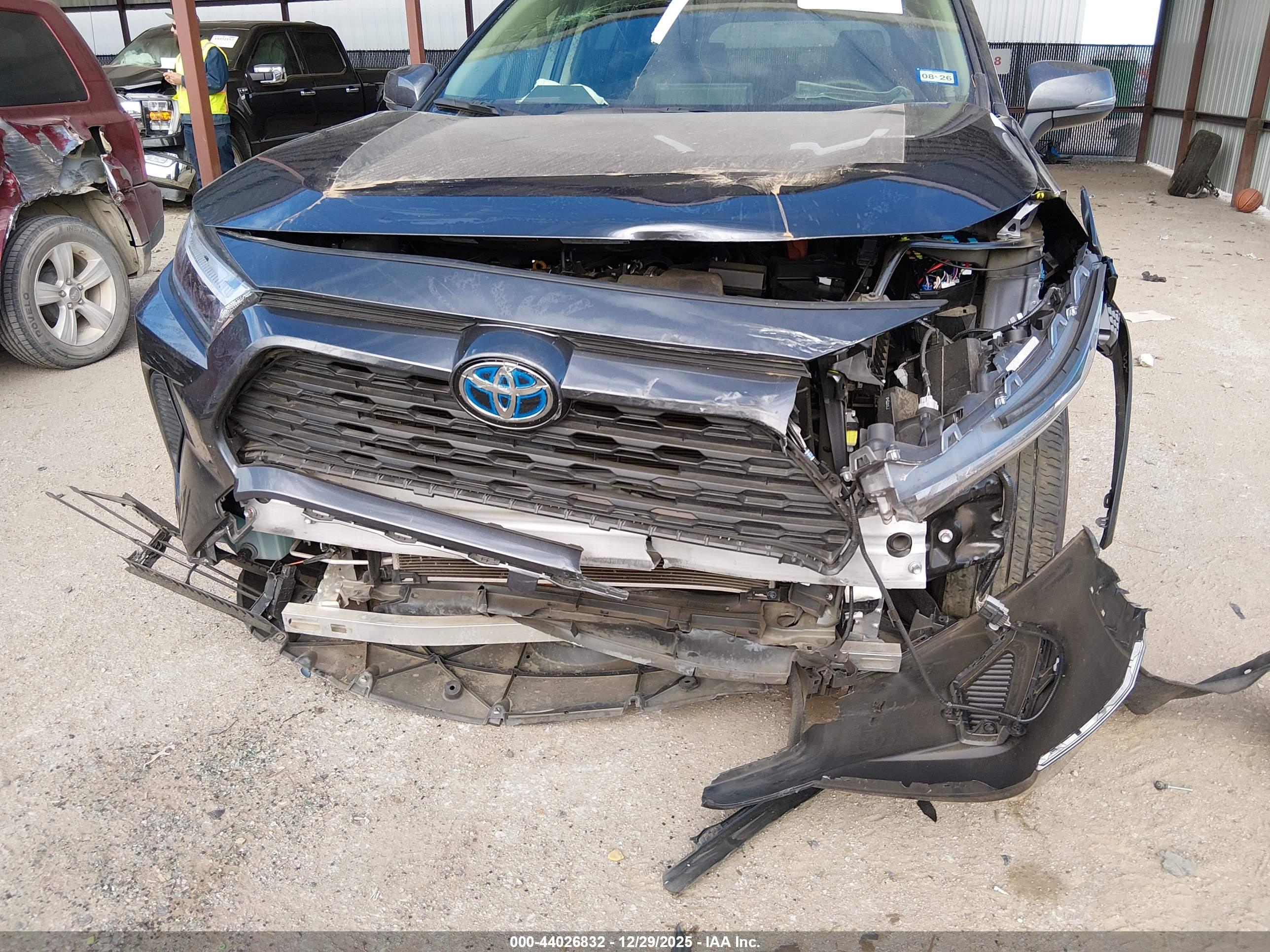 TOYOTA RAV4 image 6