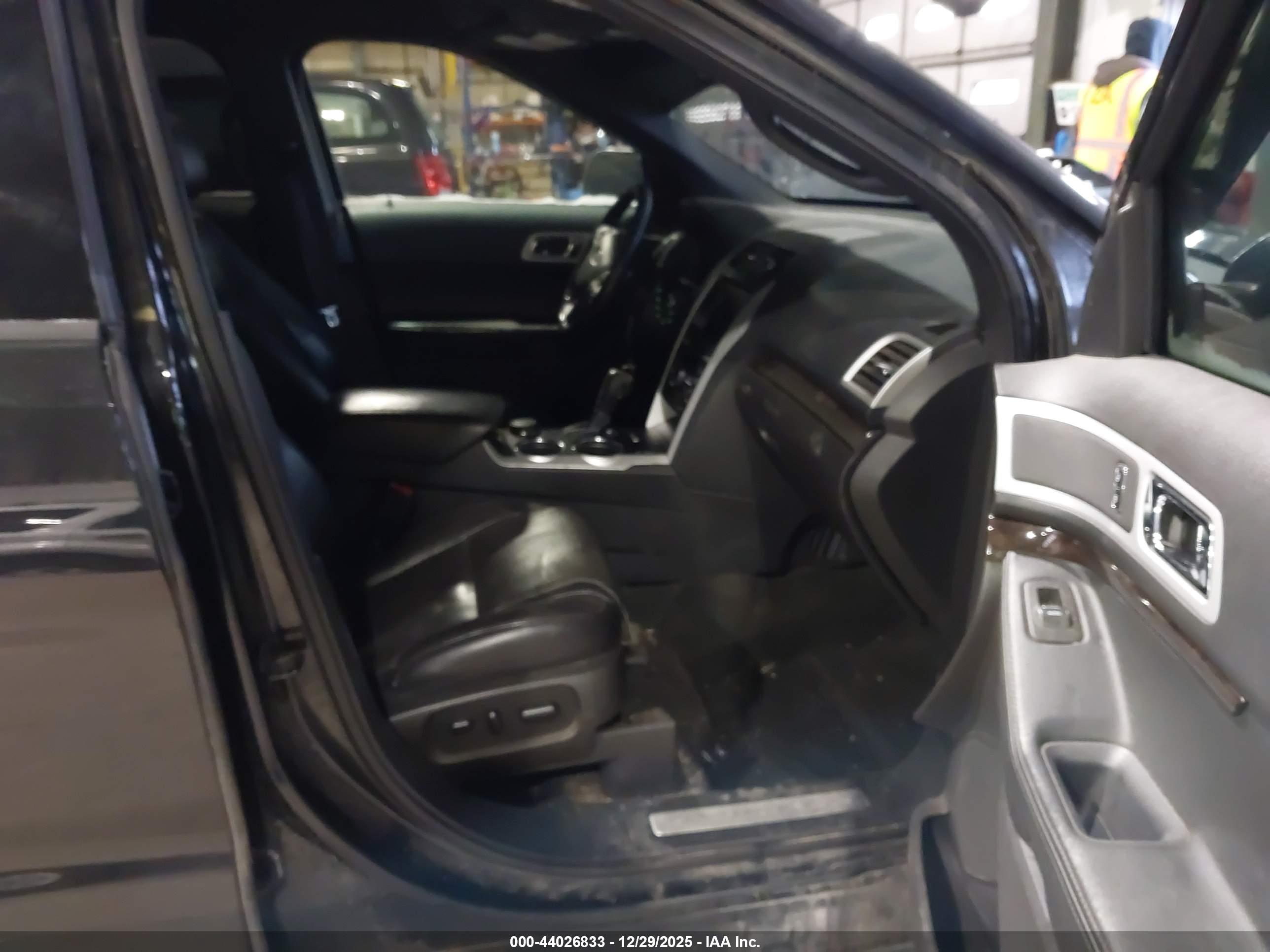 FORD EXPLORER image 5