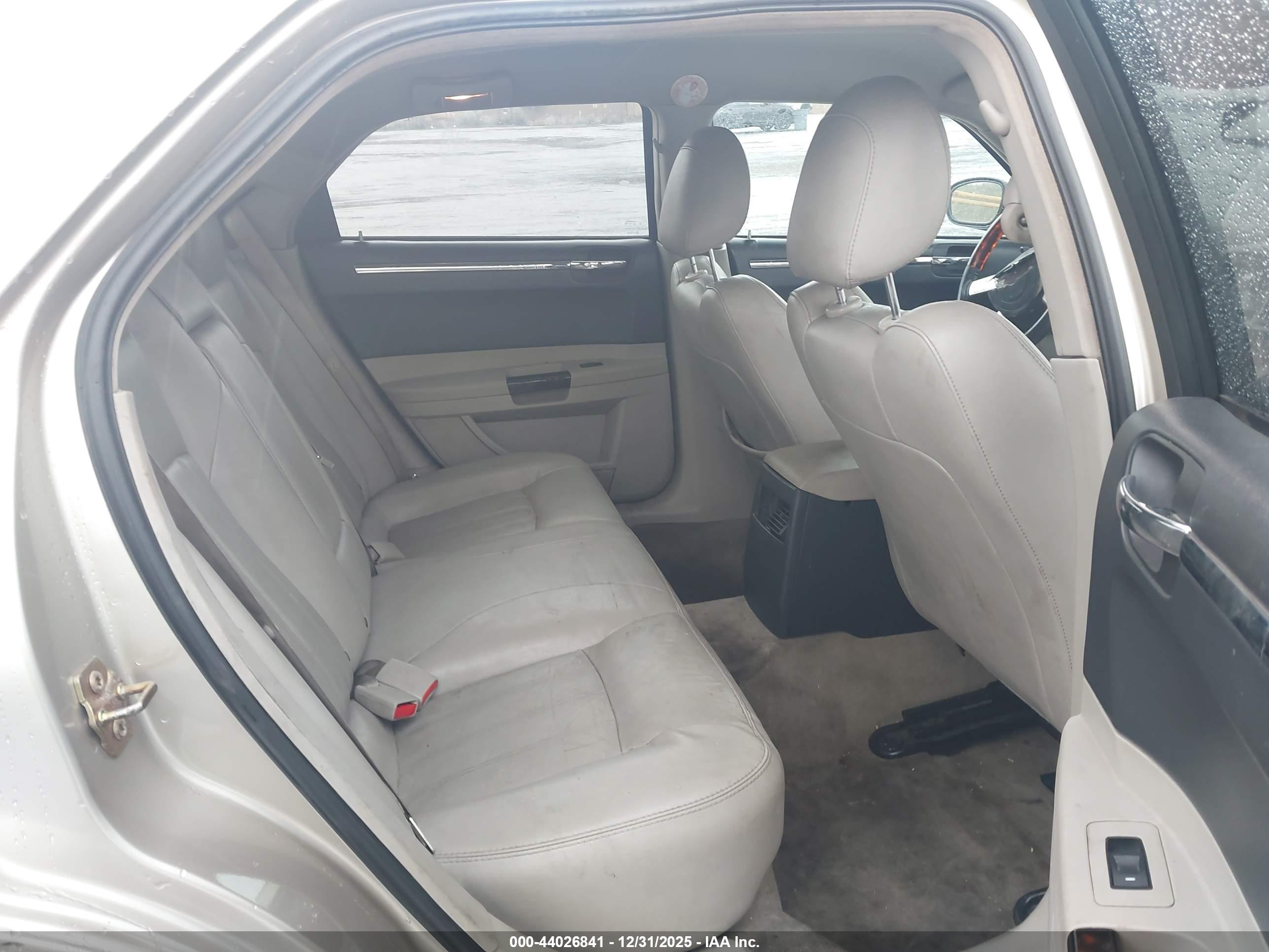 CHRYSLER 300C image 8