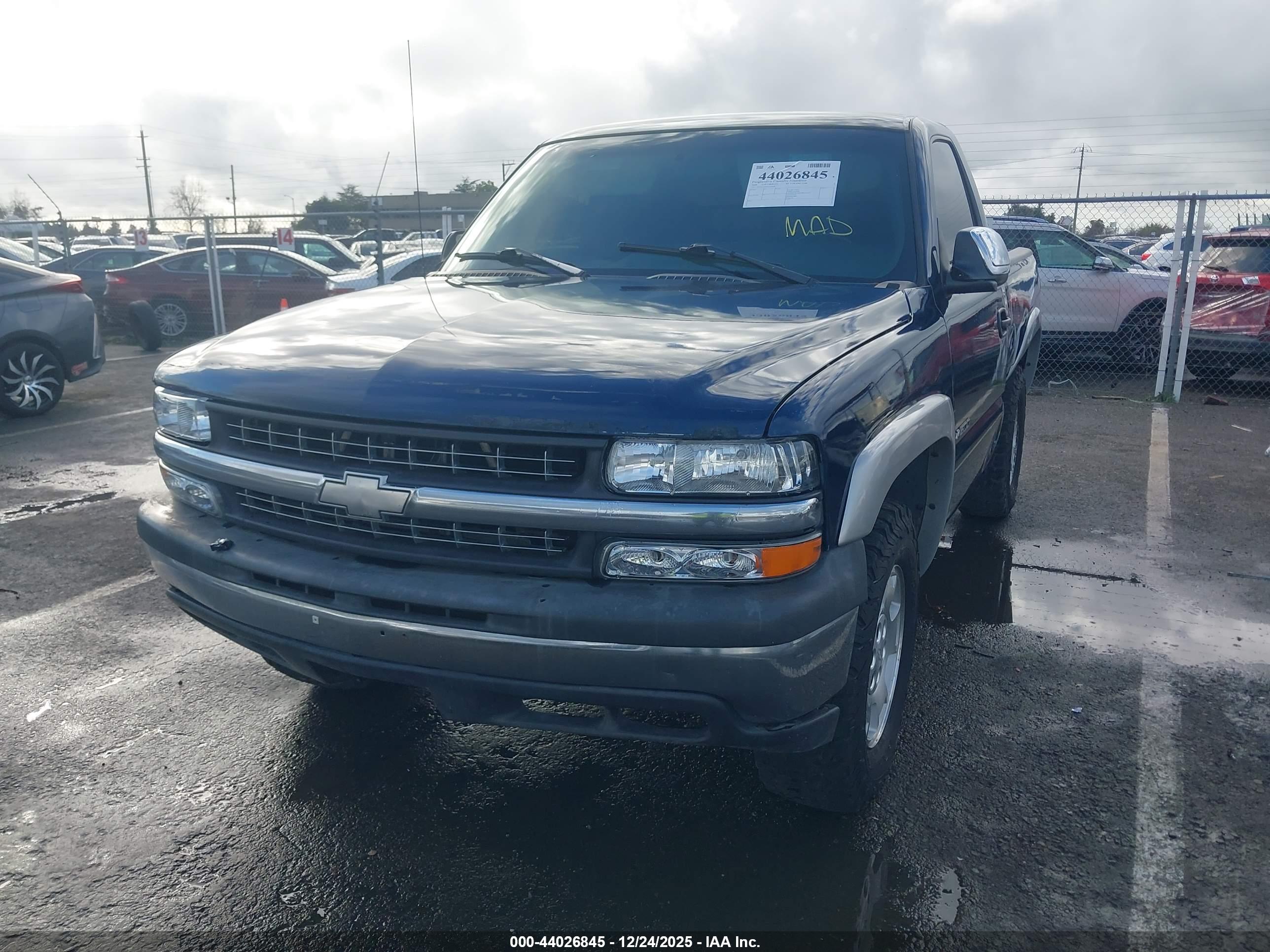 CHEVROLET SILVERADO image 2