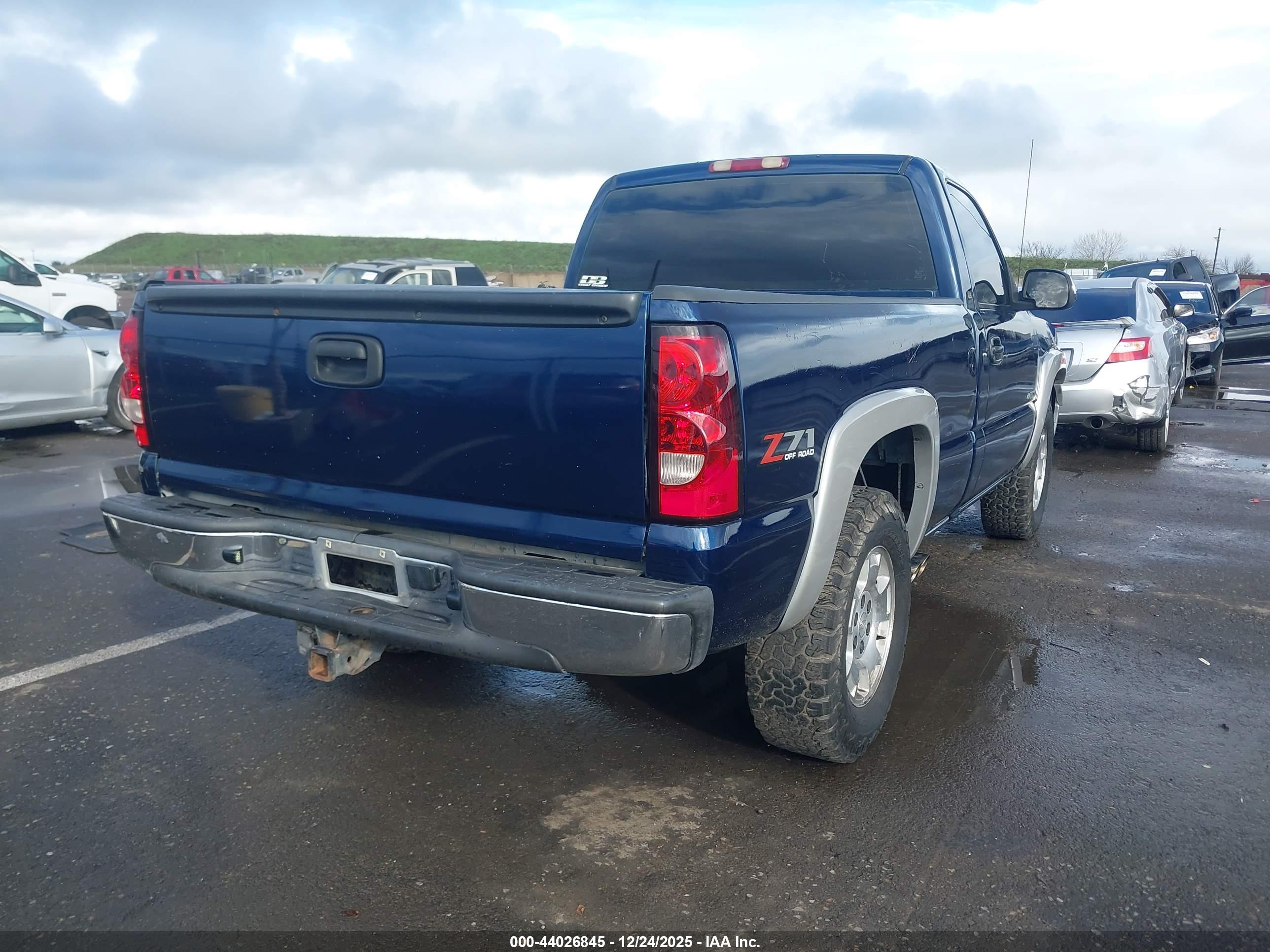 CHEVROLET SILVERADO image 4