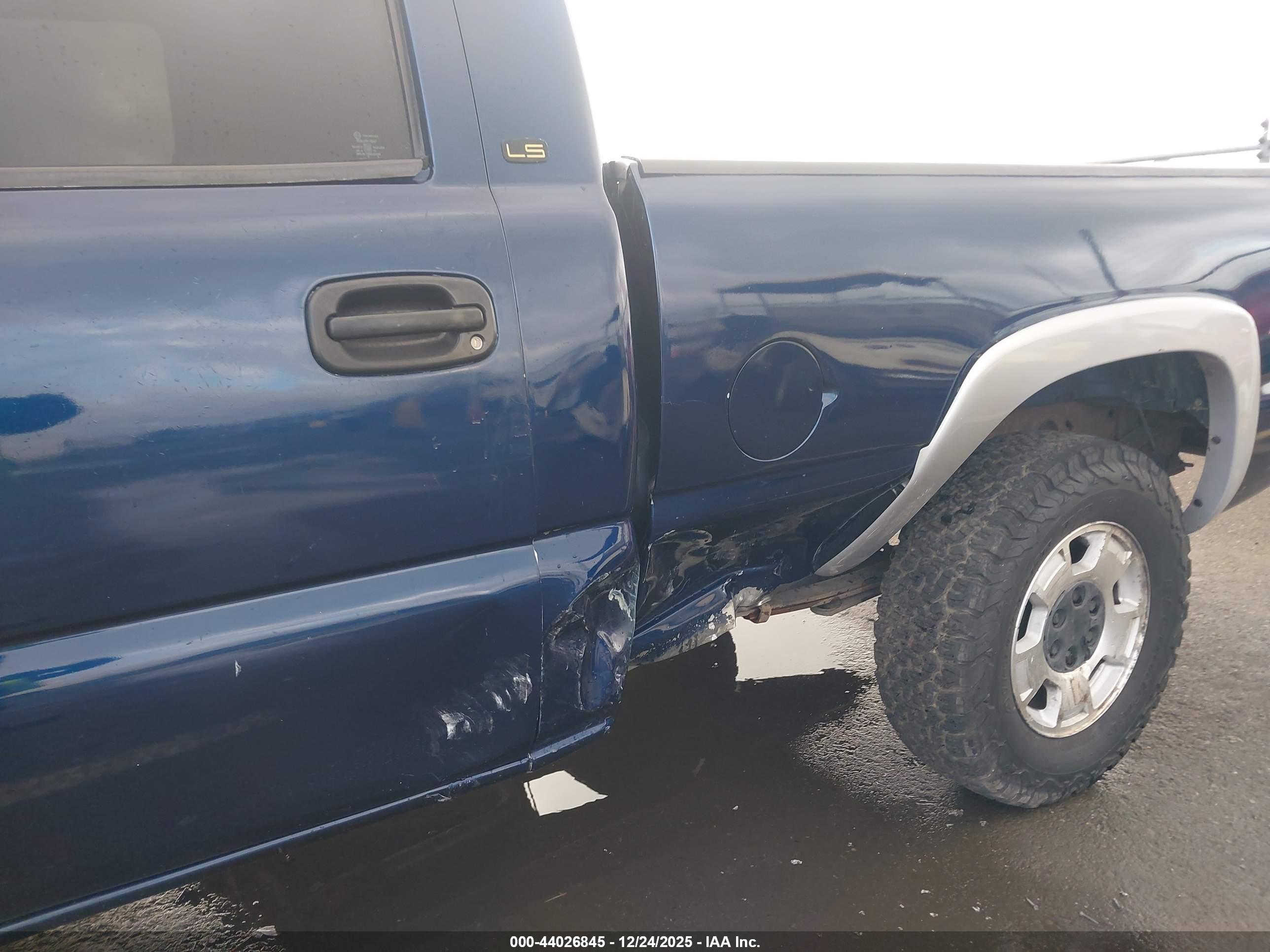 CHEVROLET SILVERADO image 6