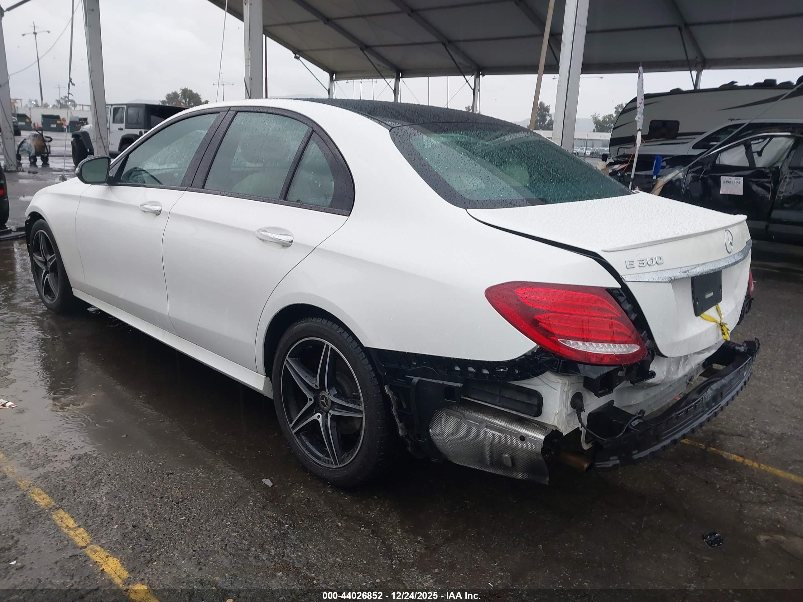 MERCEDES-BENZ E image 3