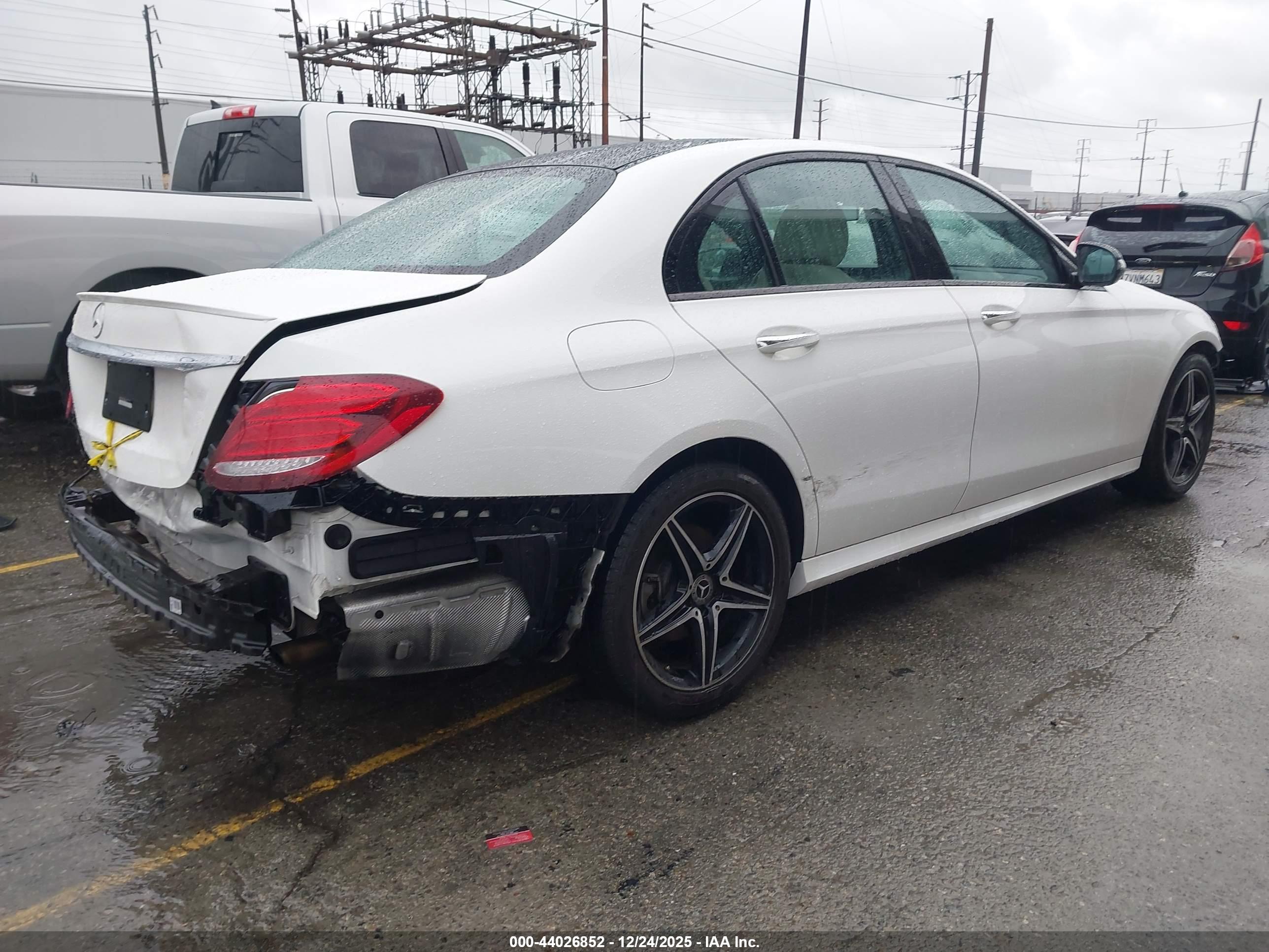 MERCEDES-BENZ E image 4