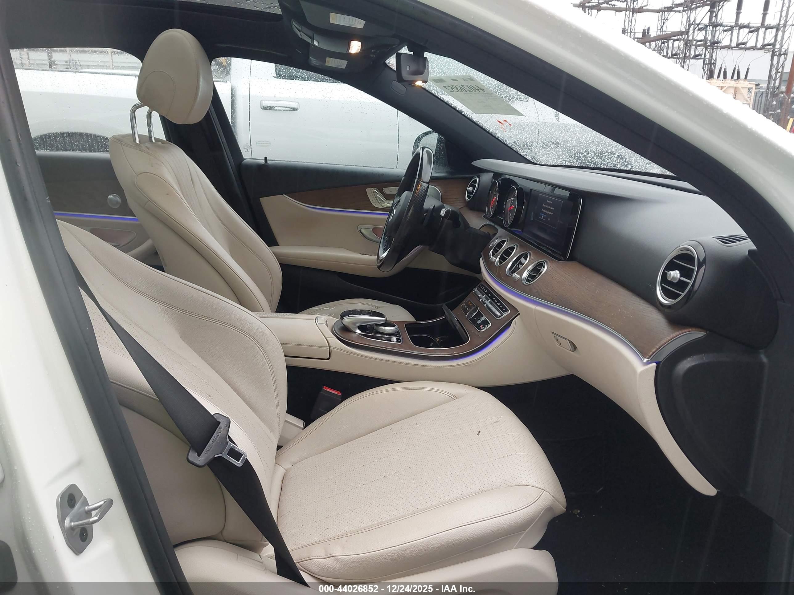 MERCEDES-BENZ E image 5