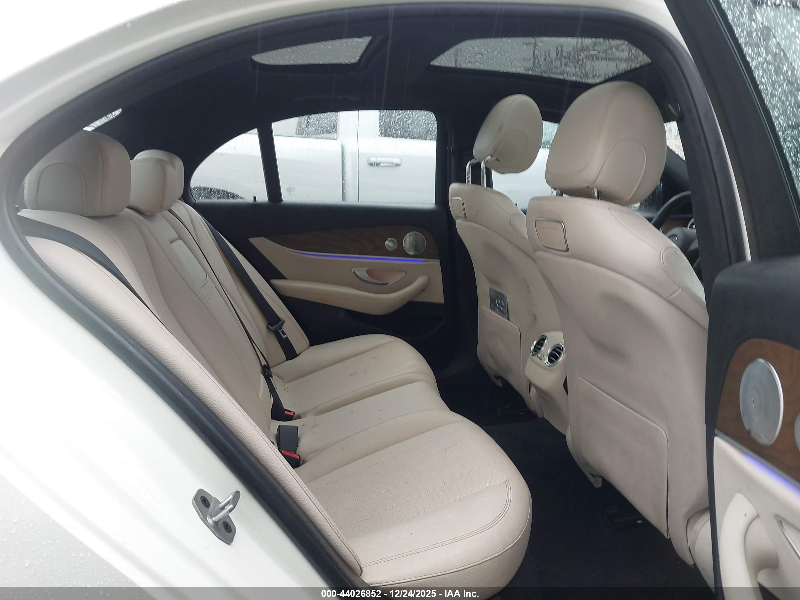 MERCEDES-BENZ E image 8