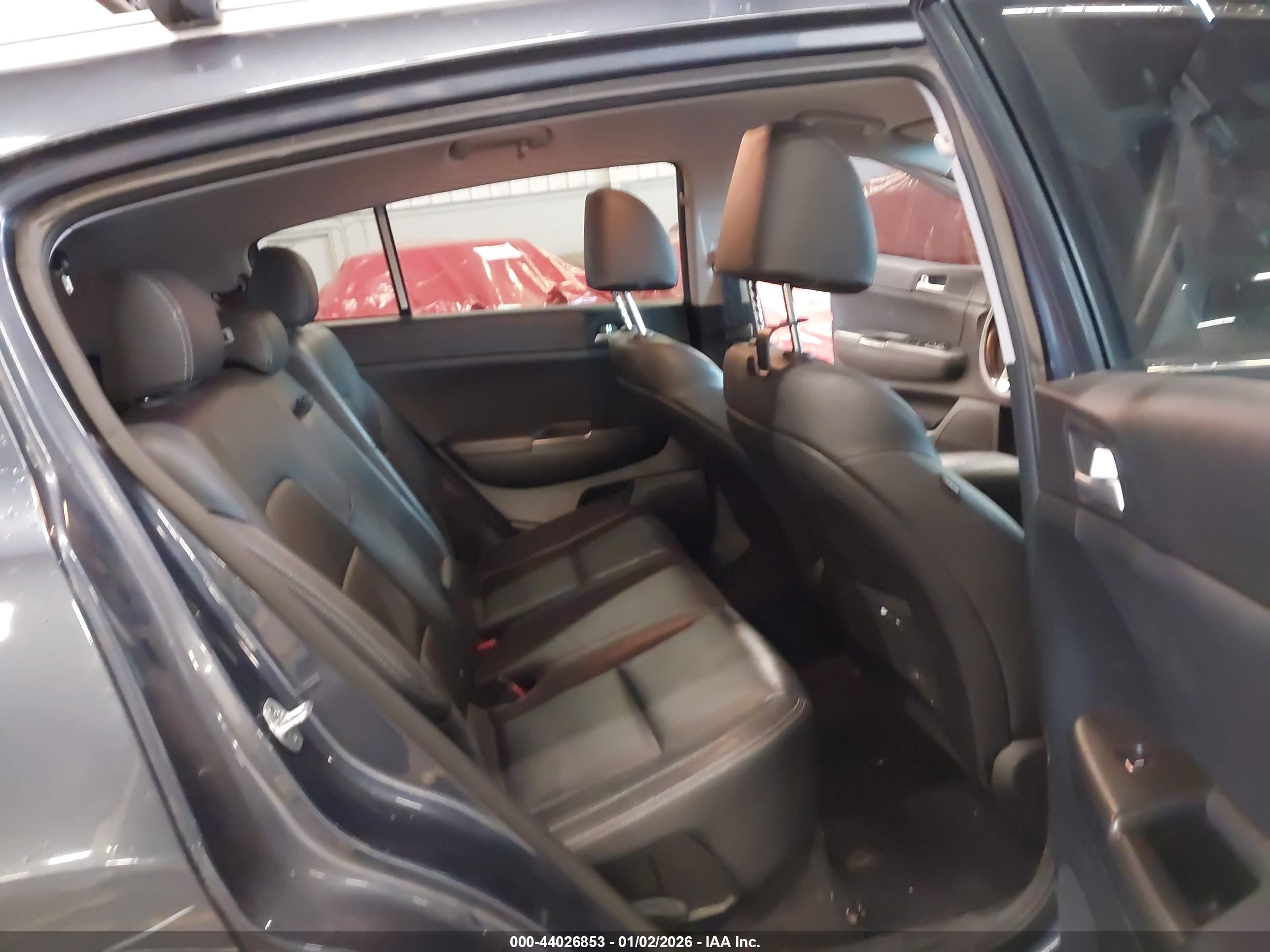 KIA SPORTAGE image 8
