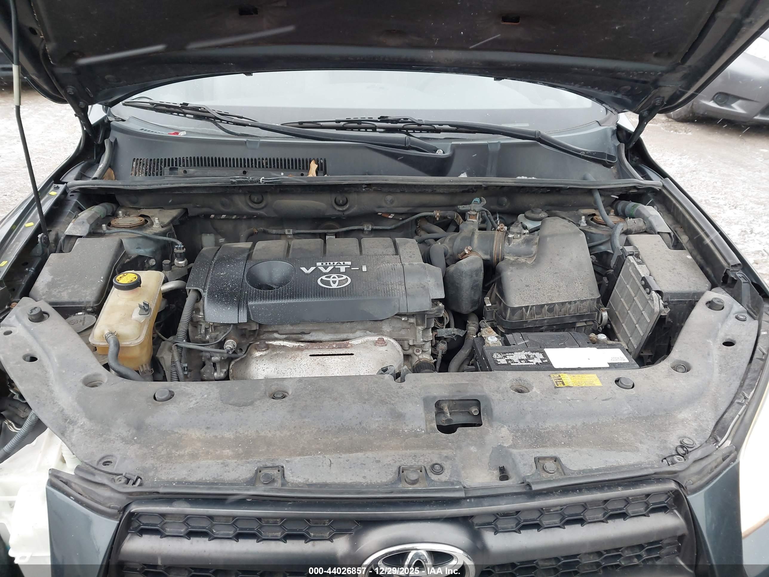 TOYOTA RAV4 image 10