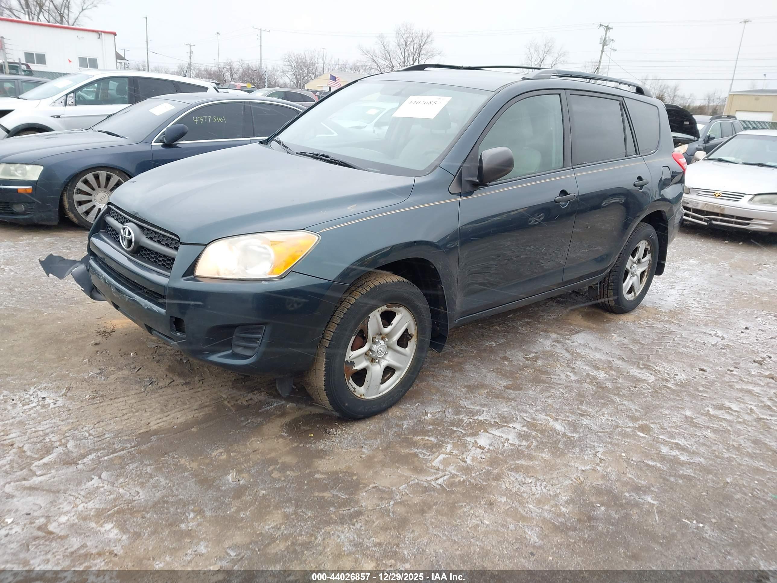 TOYOTA RAV4 image 2