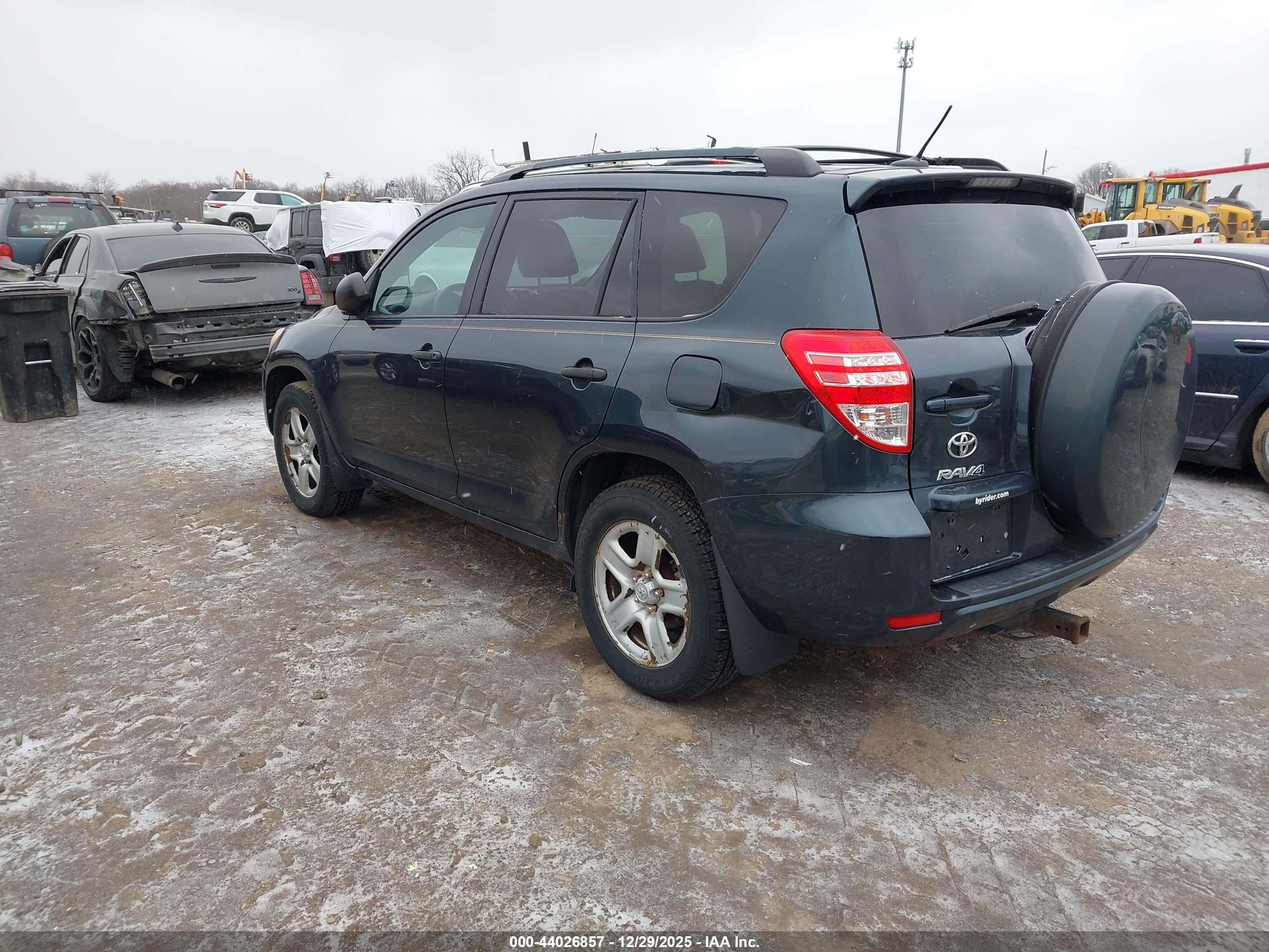 TOYOTA RAV4 image 3
