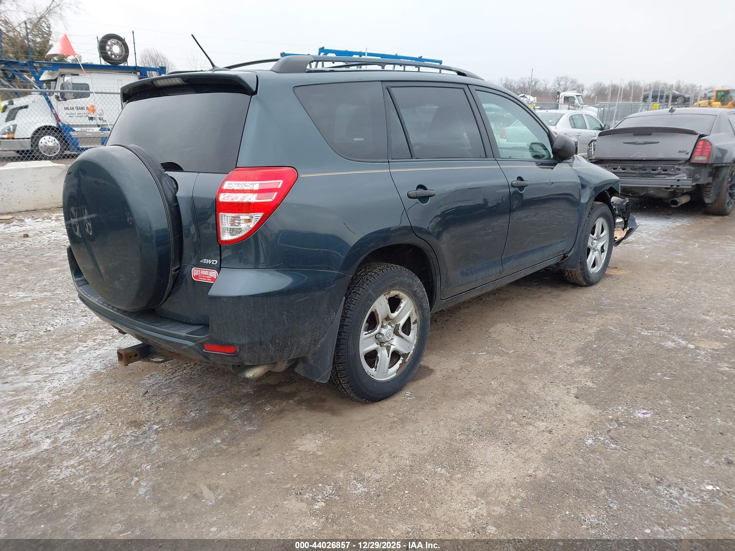 TOYOTA RAV4 image 4