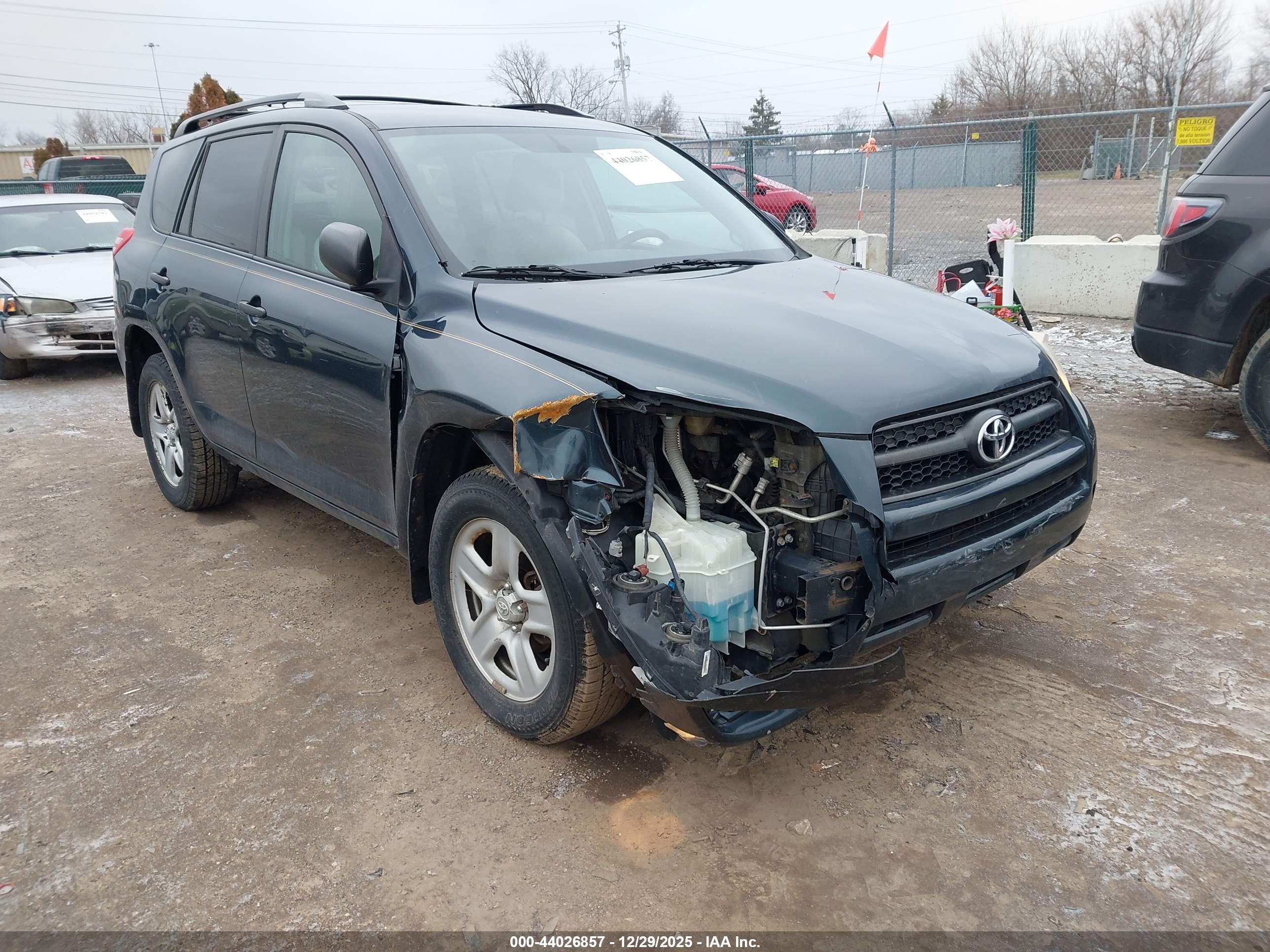 TOYOTA RAV4 image 6