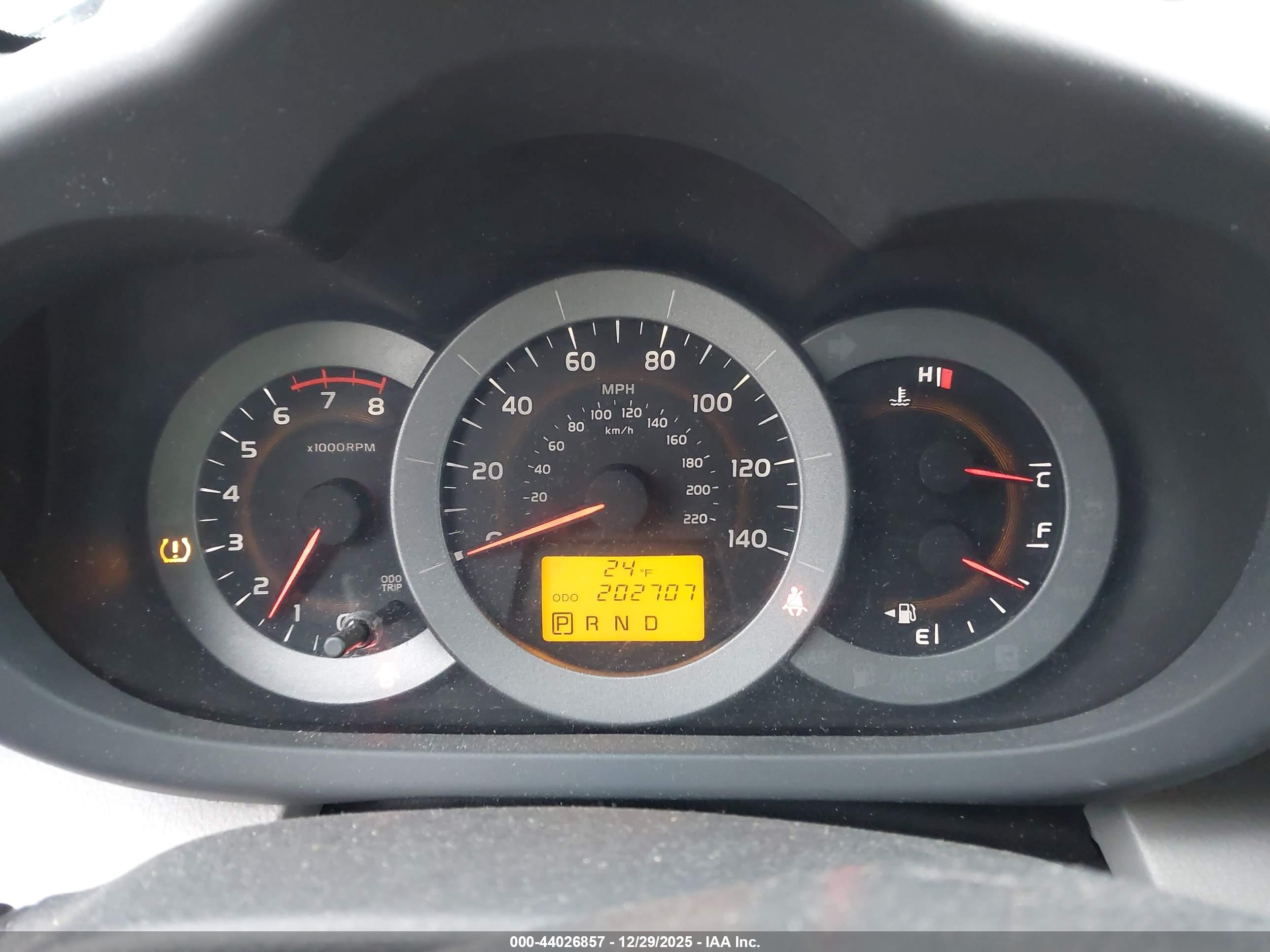 TOYOTA RAV4 image 7