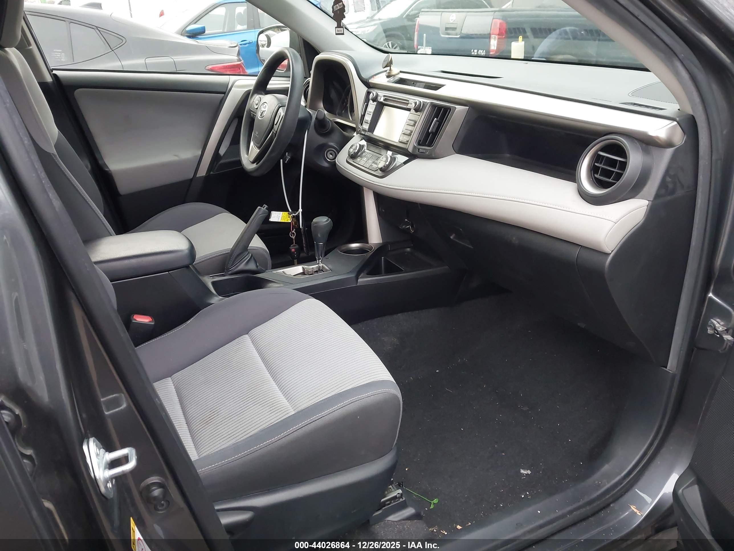 TOYOTA RAV4 image 5