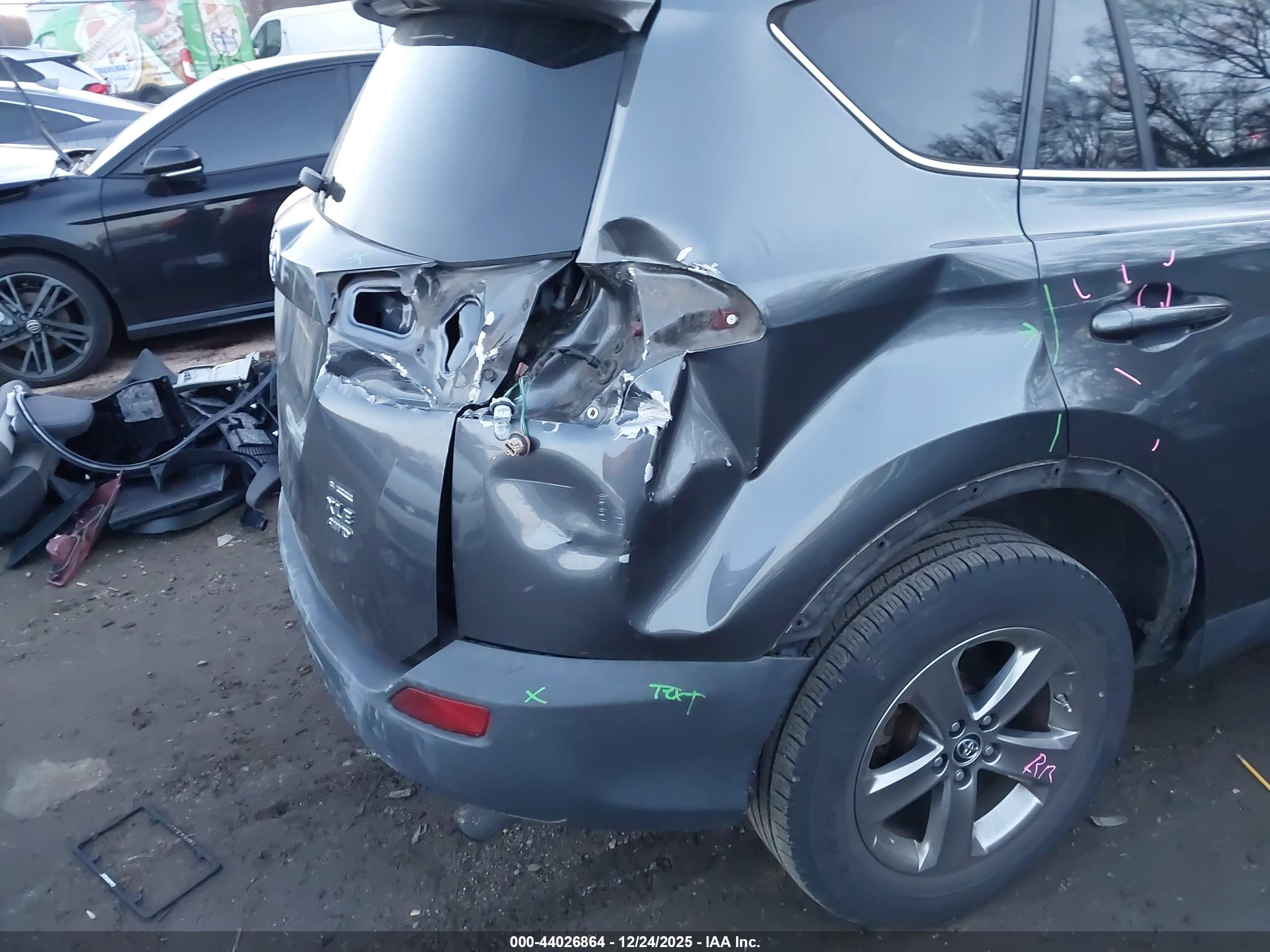 TOYOTA RAV4 image 6