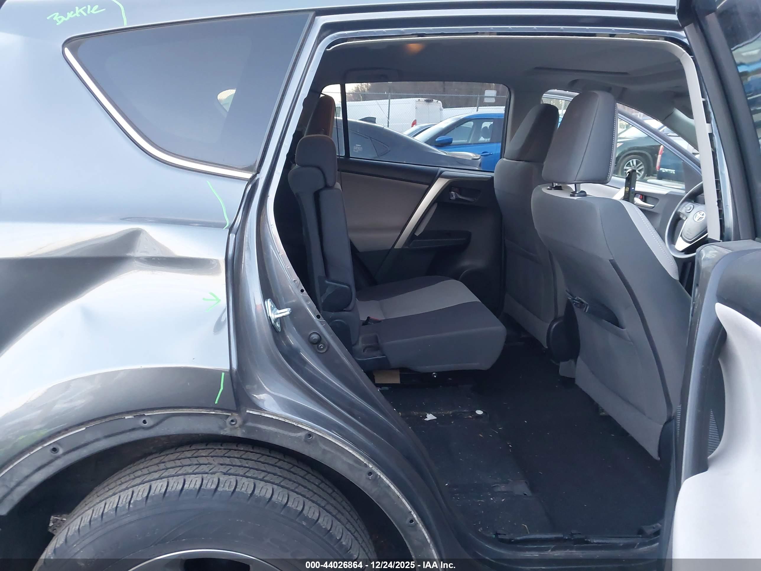 TOYOTA RAV4 image 8